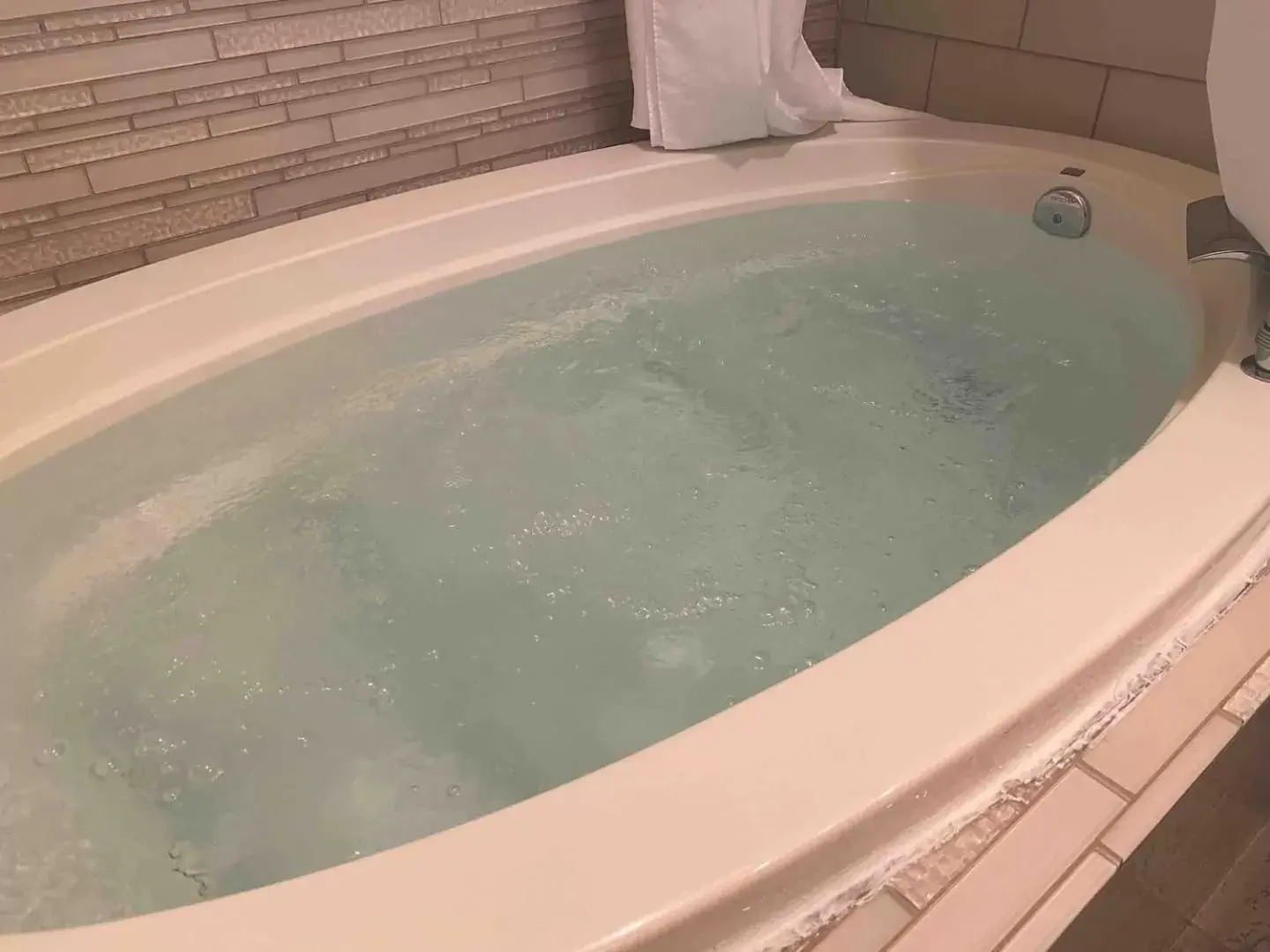 Quadruple Room with Kitchen and Spa Bath - Pet Friendly in The Flagstone Boutique Inn & Suites Quadruple Room with Kitchen and Spa Bath - Pet Friendly in The Flagstone Boutique Inn & Suites