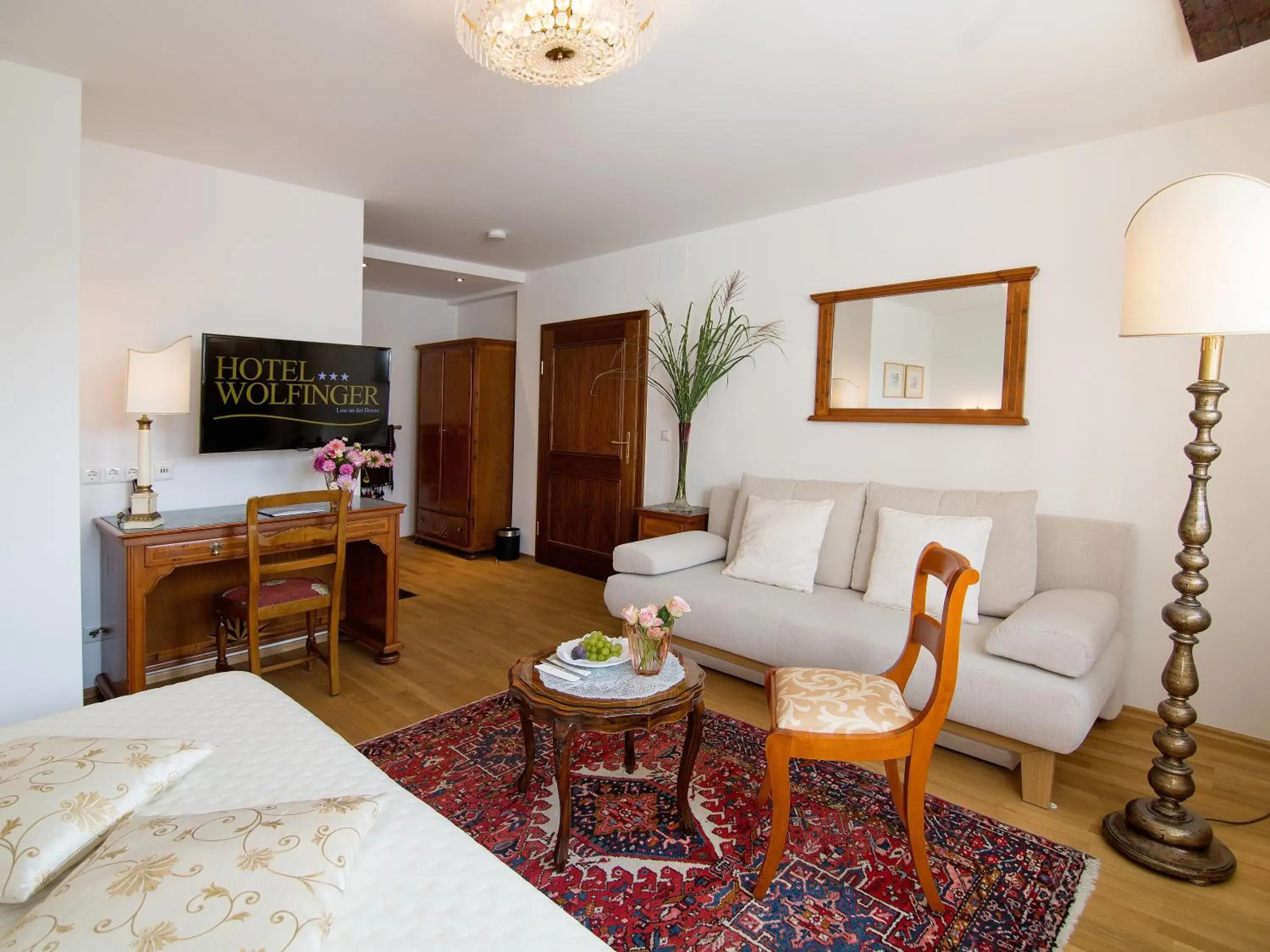Superior Quadruple Room in Austria Classic Hotel Wolfinger - Hauptplatz Superior Quadruple Room in Austria Classic Hotel Wolfinger - Hauptplatz
