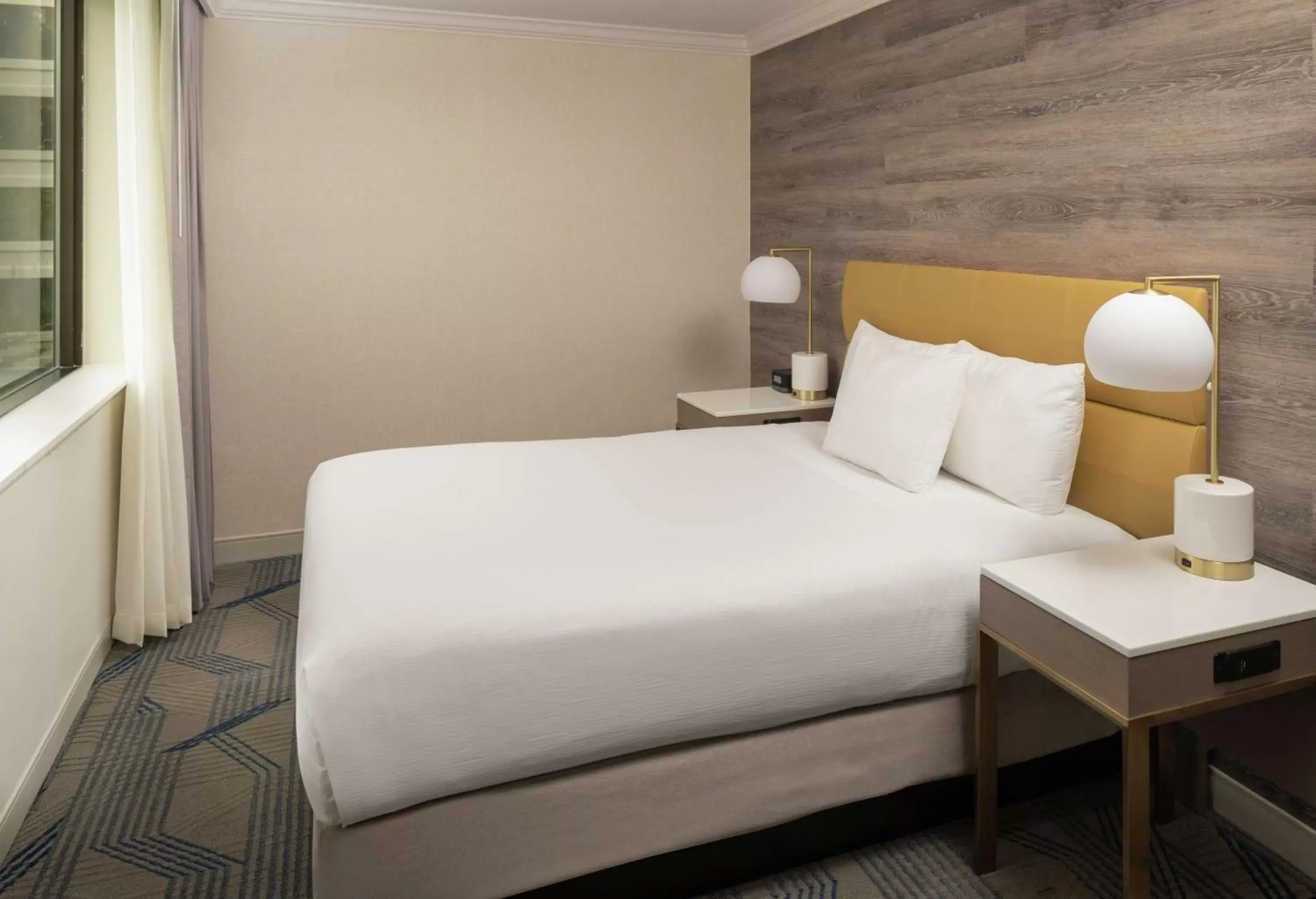 Queen Room in Hilton Durham near Duke University Queen Room in Hilton Durham near Duke University