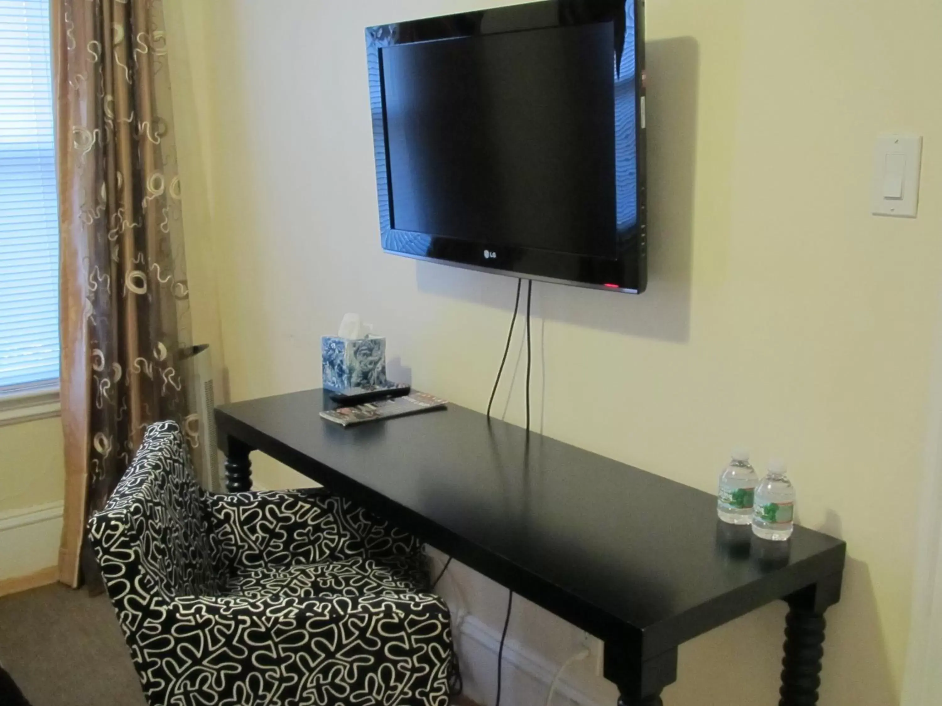 Queen Room in Bowers House Bed and Breakfast Queen Room in Bowers House Bed and Breakfast