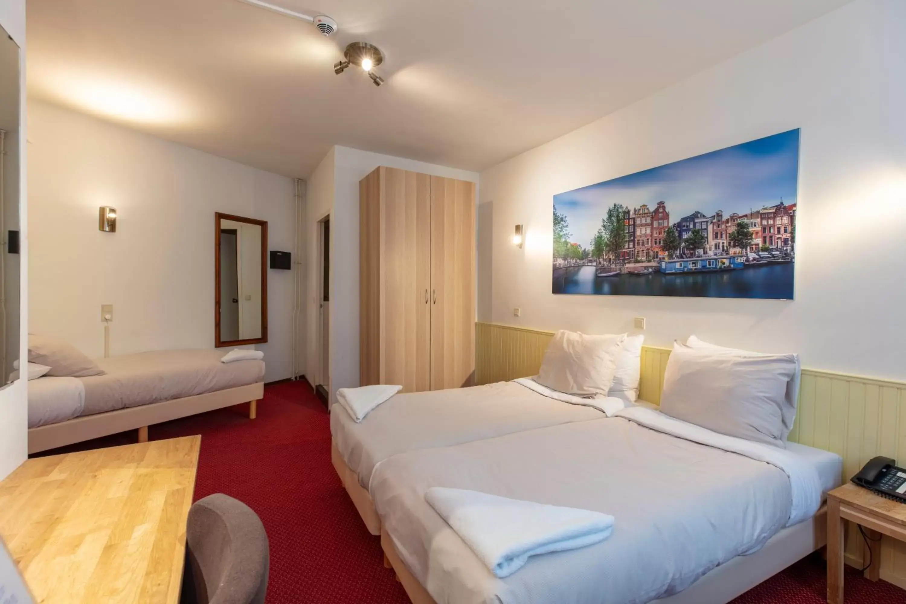 Triple Room in Amsterdam Wiechmann Hotel Triple Room in Amsterdam Wiechmann Hotel