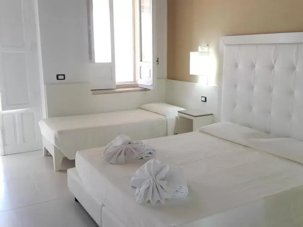 Superior Triple Room - single occupancy in Villa Principe Di Belmonte Superior Triple Room - single occupancy in Villa Principe Di Belmonte