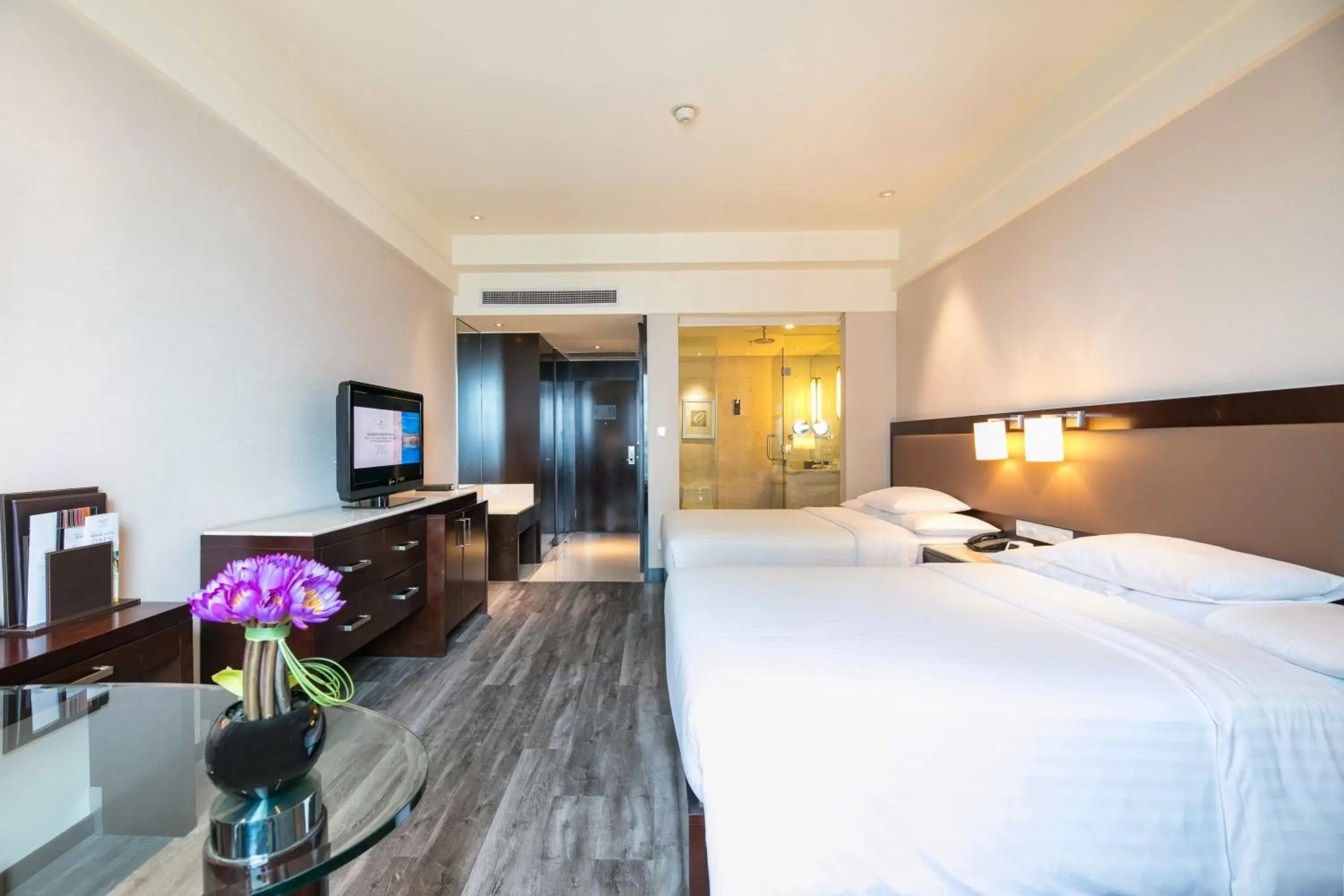 Premier Twin Room, Guest room, 2 Double in Courtyard by Marriott Hangzhou Wulin Premier Twin Room, Guest room, 2 Double in Courtyard by Marriott Hangzhou Wulin