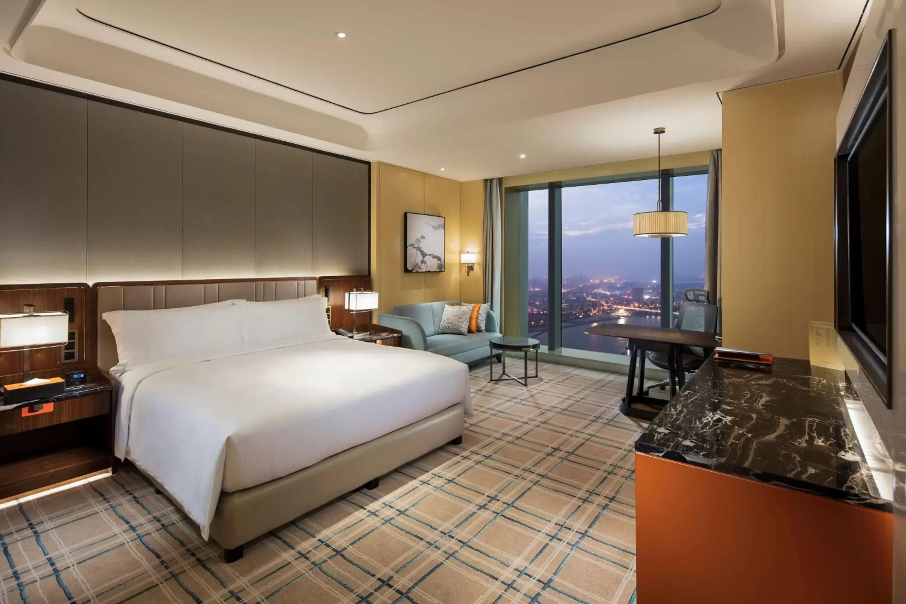 King Room with River View in Hilton Fuzhou King Room with River View in Hilton Fuzhou