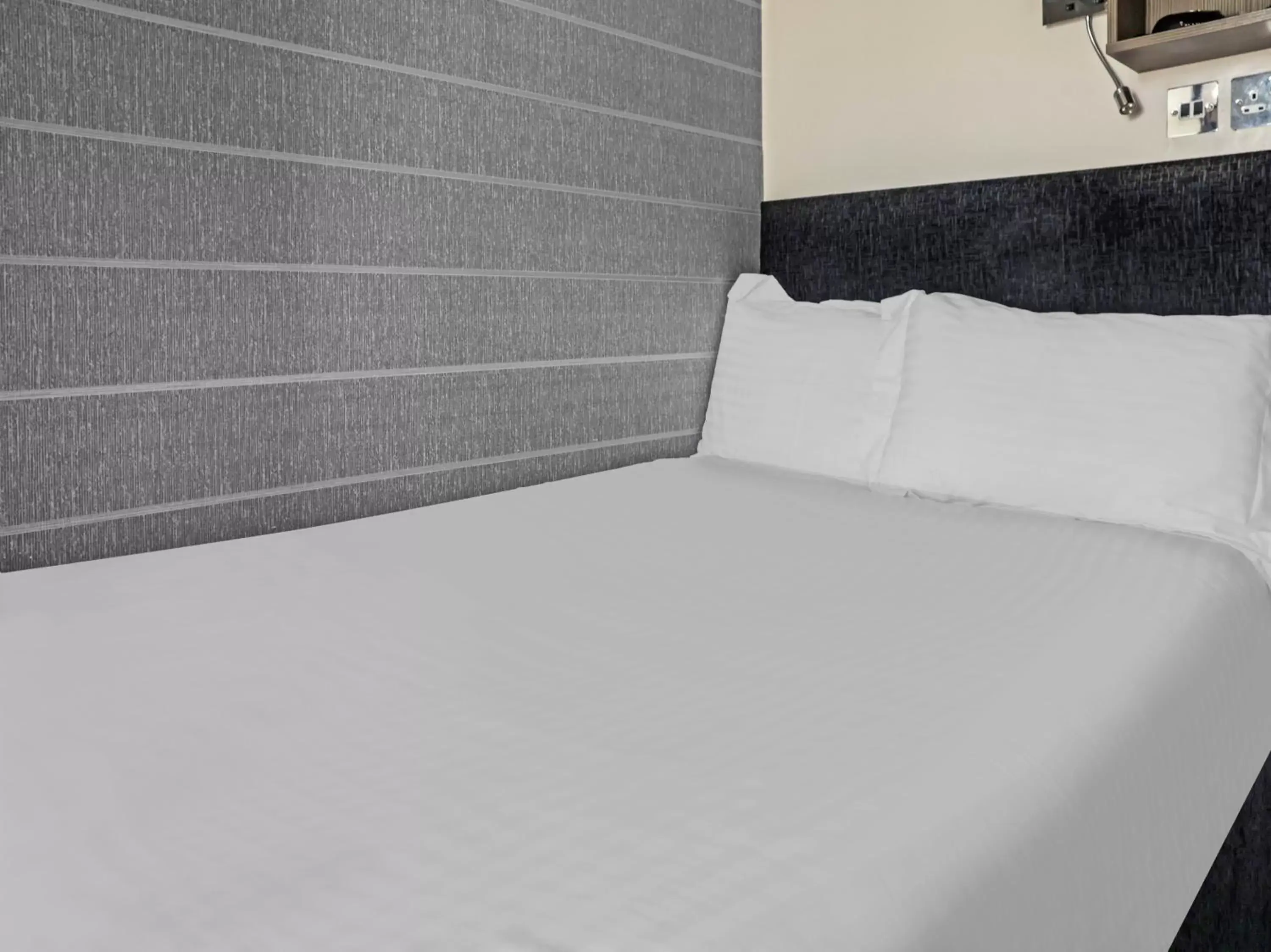 Small Compact Double Room in Dryfesdale Hotel - BW Signature Collection Small Compact Double Room in Dryfesdale Hotel - BW Signature Collection