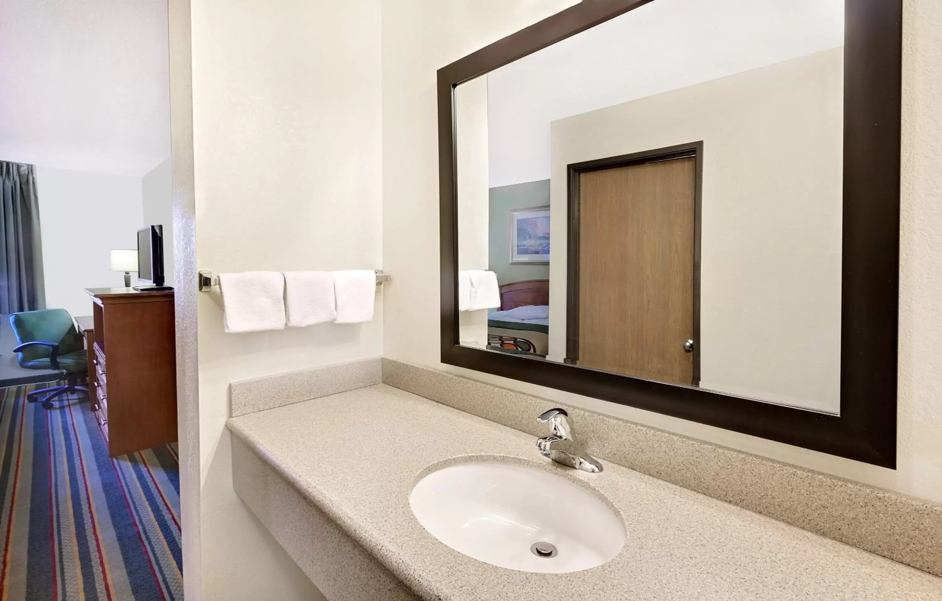 King Kitchenette Suite - Non-Smoking in Super 8 by Wyndham Mt. Pleasant King Kitchenette Suite - Non-Smoking in Super 8 by Wyndham Mt. Pleasant