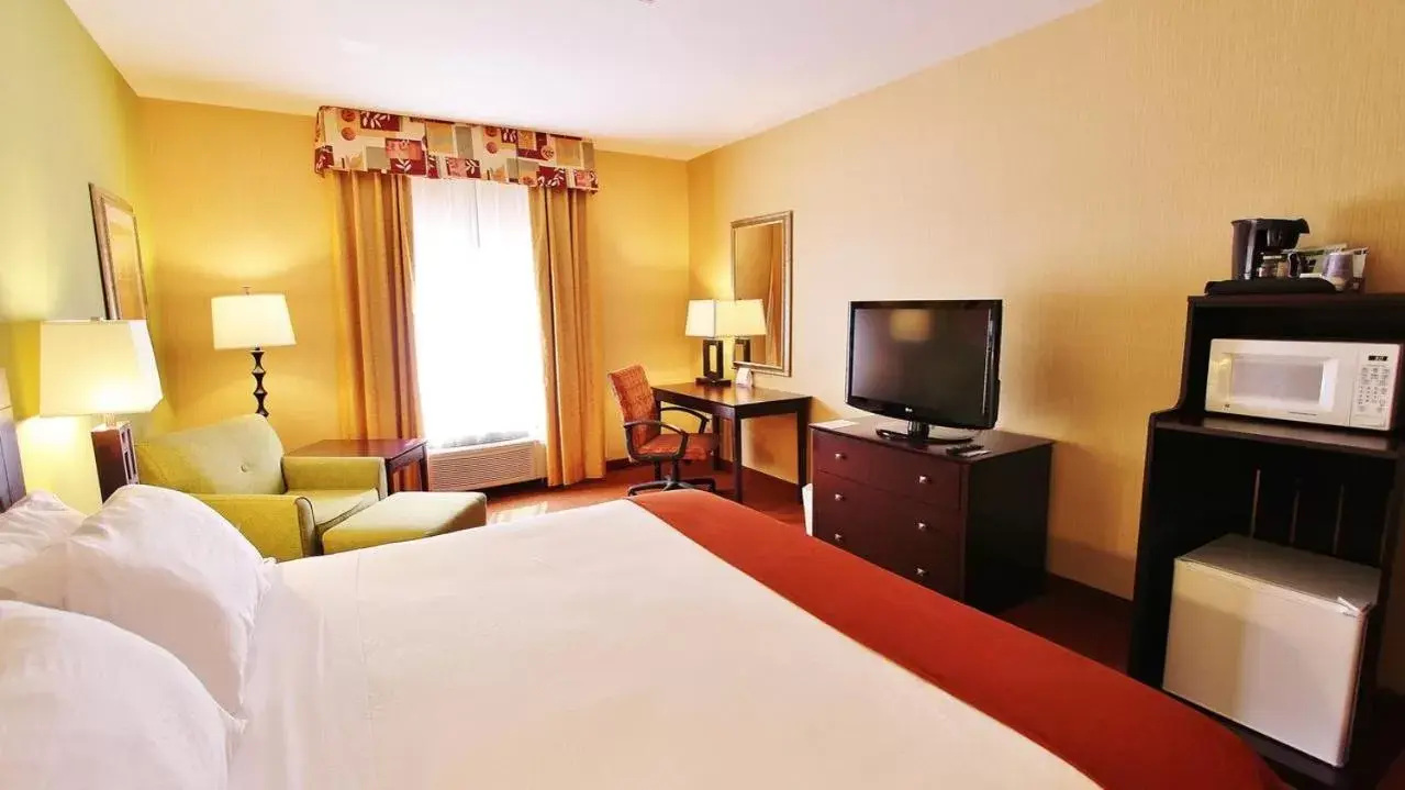 King Room with Roll In Shower - Disability Access/Non-Smoking in GreenTree Inn & Suites Pinetop King Room with Roll In Shower - Disability Access/Non-Smoking in GreenTree Inn & Suites Pinetop