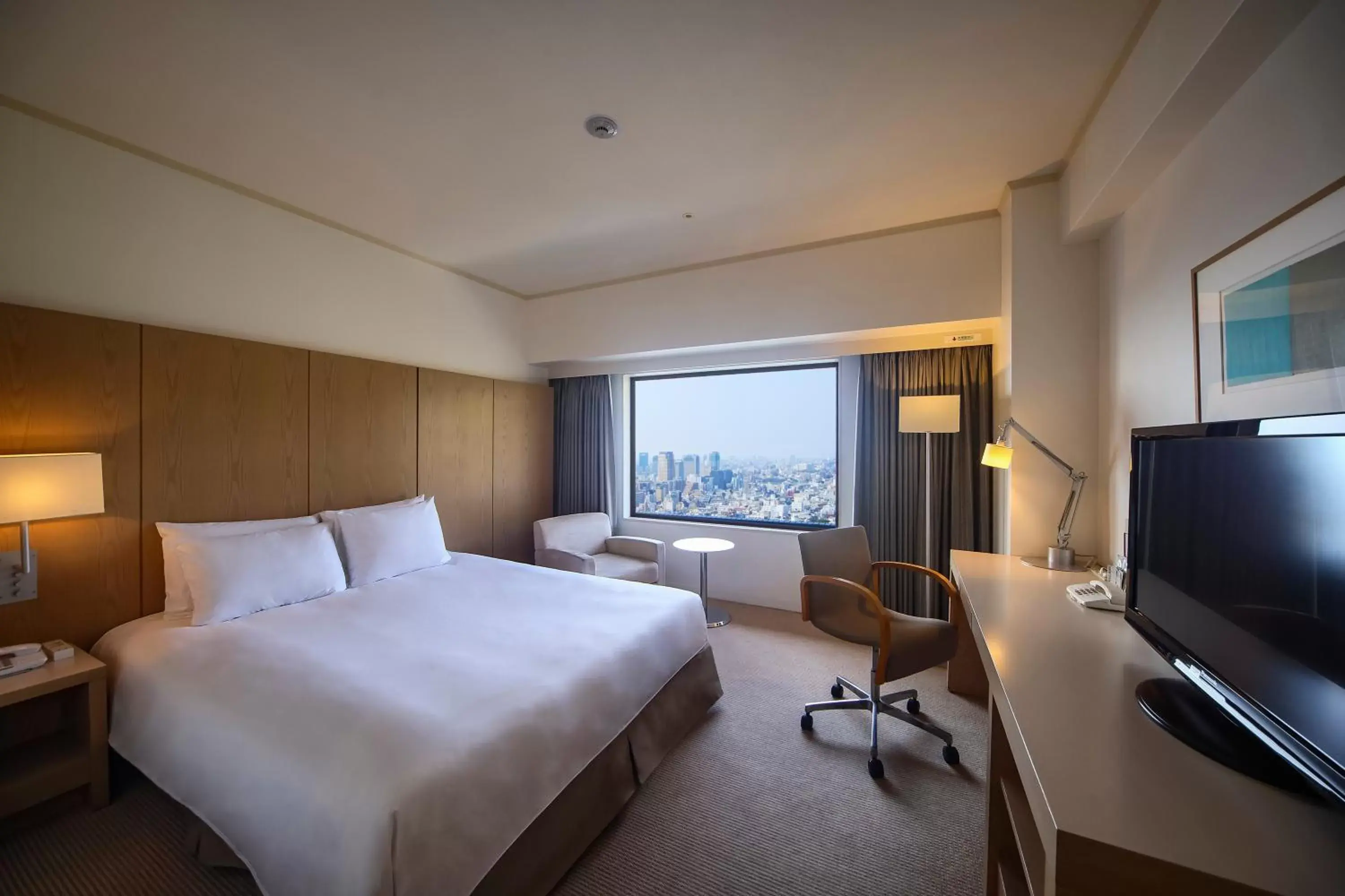 Standard Queen Room with City View - single occupancy - Lounge Access in ANA Crowne Plaza Kobe by IHG Standard Queen Room with City View - single occupancy - Lounge Access in ANA Crowne Plaza Kobe by IHG