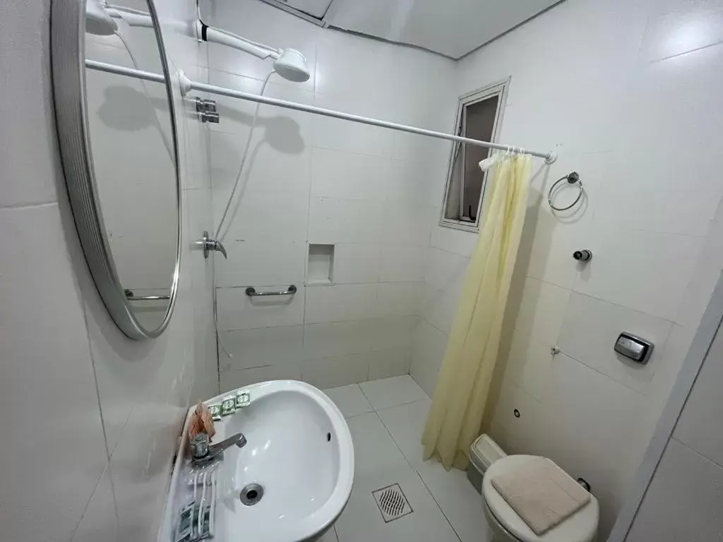 Triple Room with Private Bathroom in Travessa 12 - Suítes centro de Serra Negra - SP Triple Room with Private Bathroom in Travessa 12 - Suítes centro de Serra Negra - SP