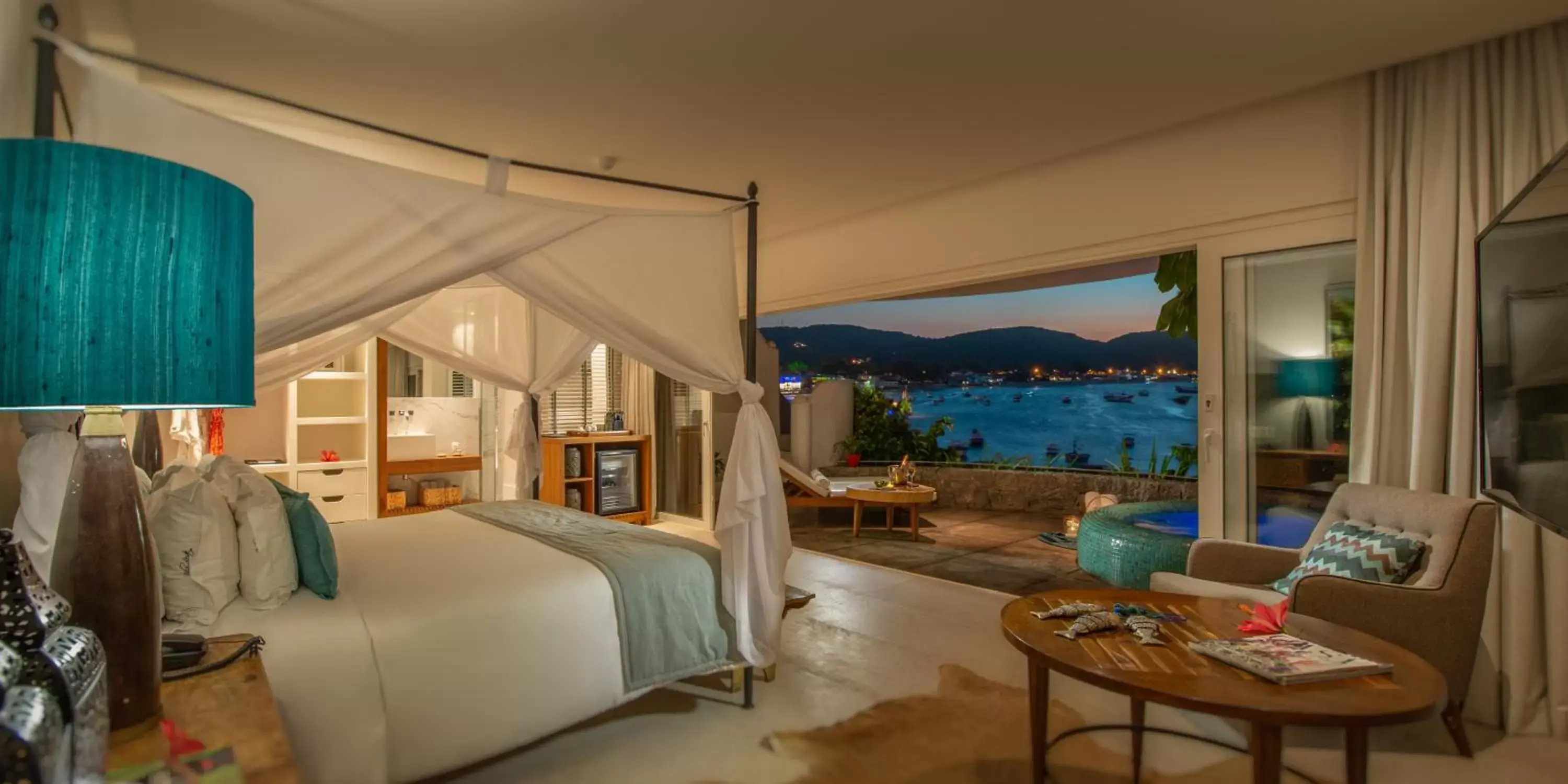 Deluxe Double Room with Sea View and Hot Tub in Vila deste Hotel Deluxe Double Room with Sea View and Hot Tub in Vila deste Hotel