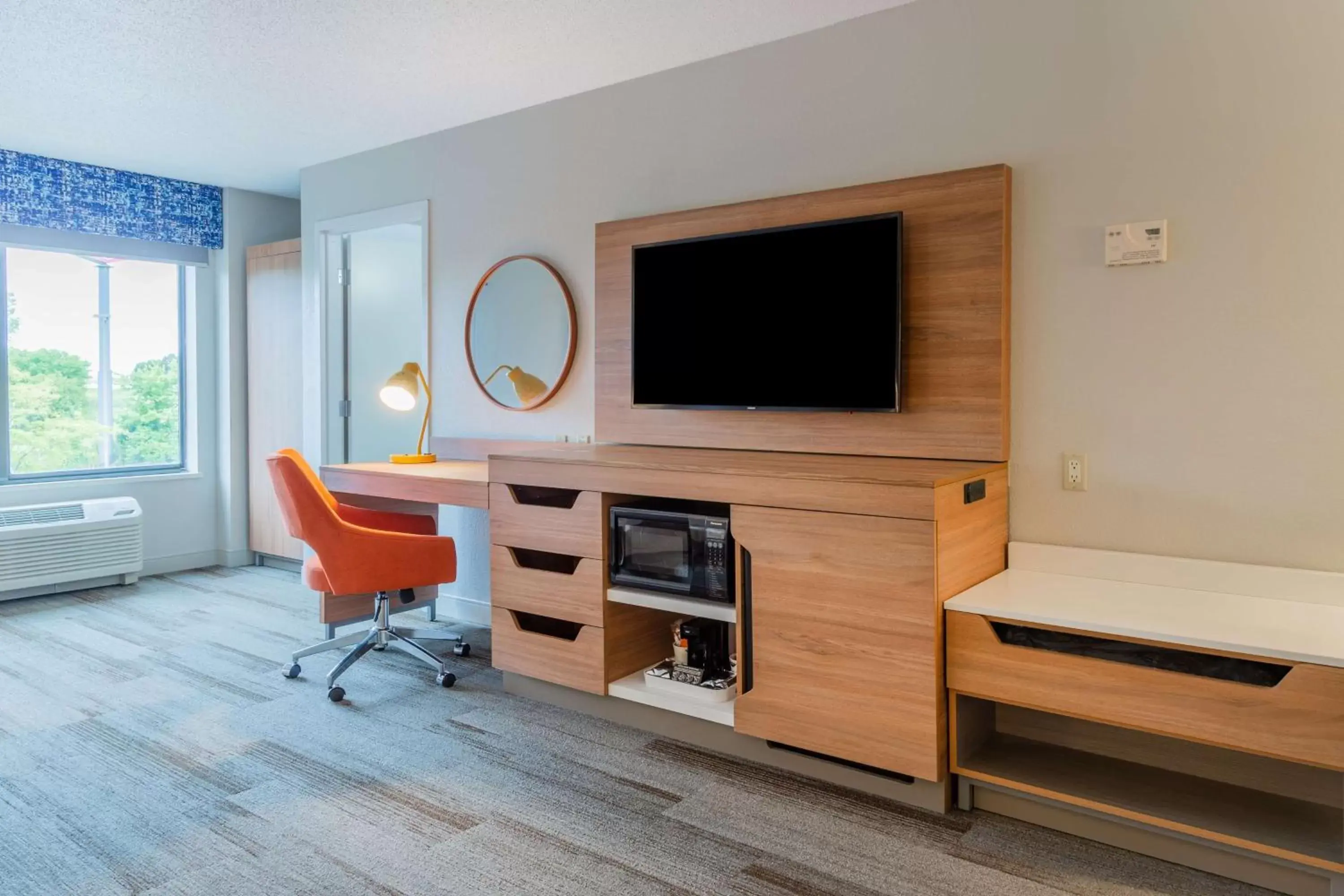 King Room - Mobility Access/Non-Smoking in Hampton Inn La Crosse/Onalaska King Room - Mobility Access/Non-Smoking in Hampton Inn La Crosse/Onalaska