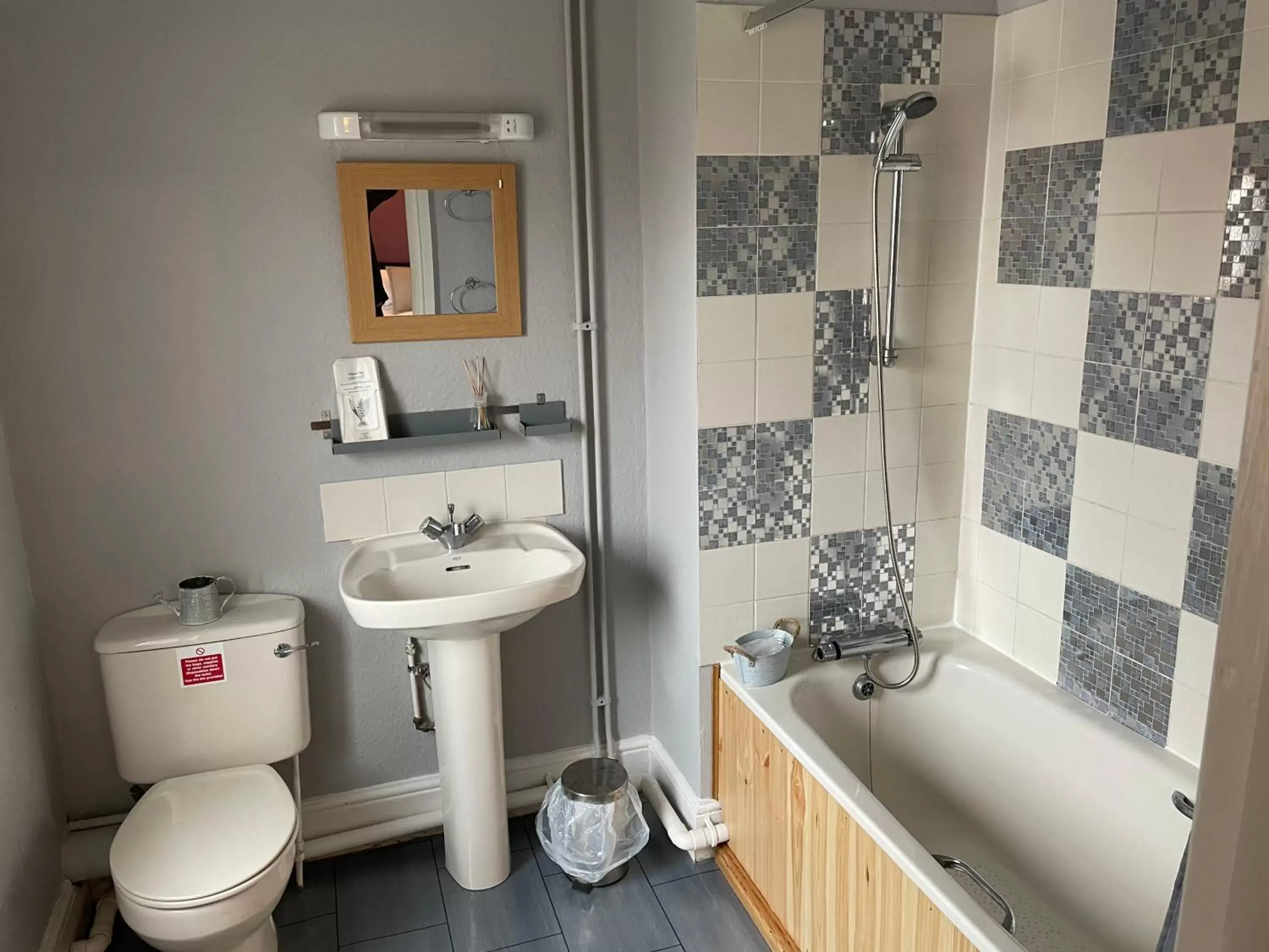 Family Room with Private Bathroom in The Stokesay Inn & B&B Family Room with Private Bathroom in The Stokesay Inn & B&B