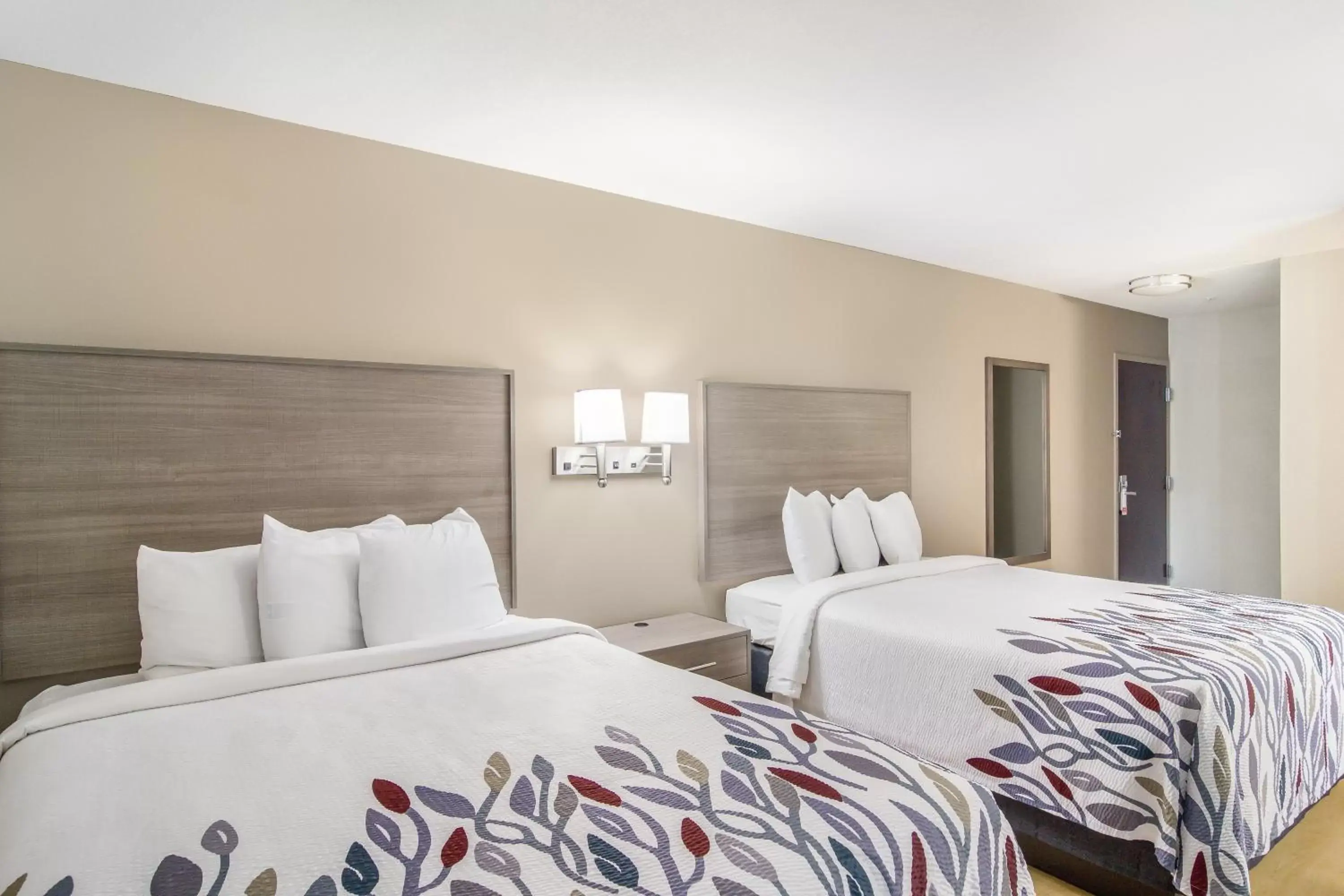 Deluxe Room with Two Queen Beds Non-Smoking in Red Roof Inn I-95 North Brunswick Darien Deluxe Room with Two Queen Beds Non-Smoking in Red Roof Inn I-95 North Brunswick Darien