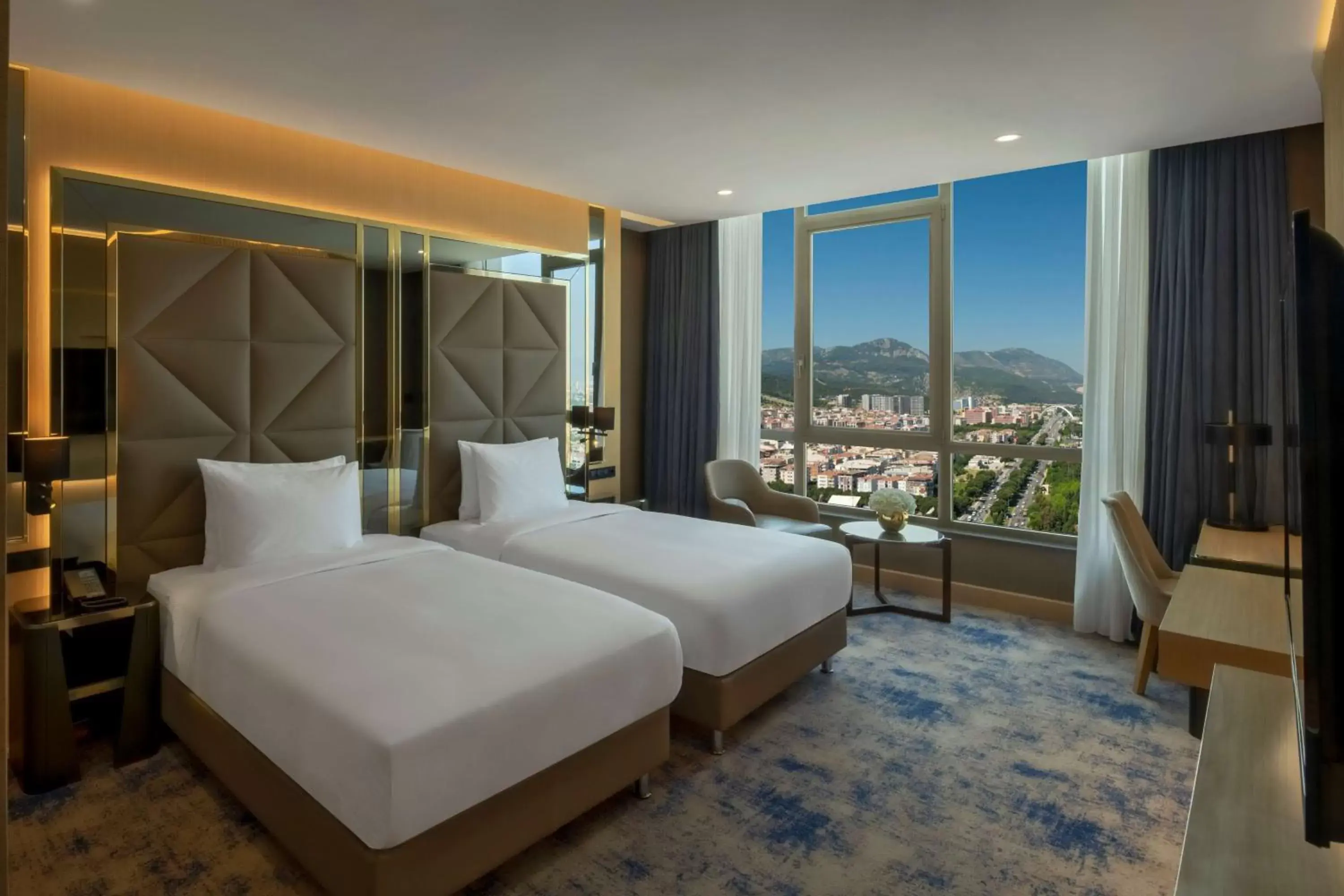 Twin Room with View in DoubleTree by Hilton Manisa Twin Room with View in DoubleTree by Hilton Manisa