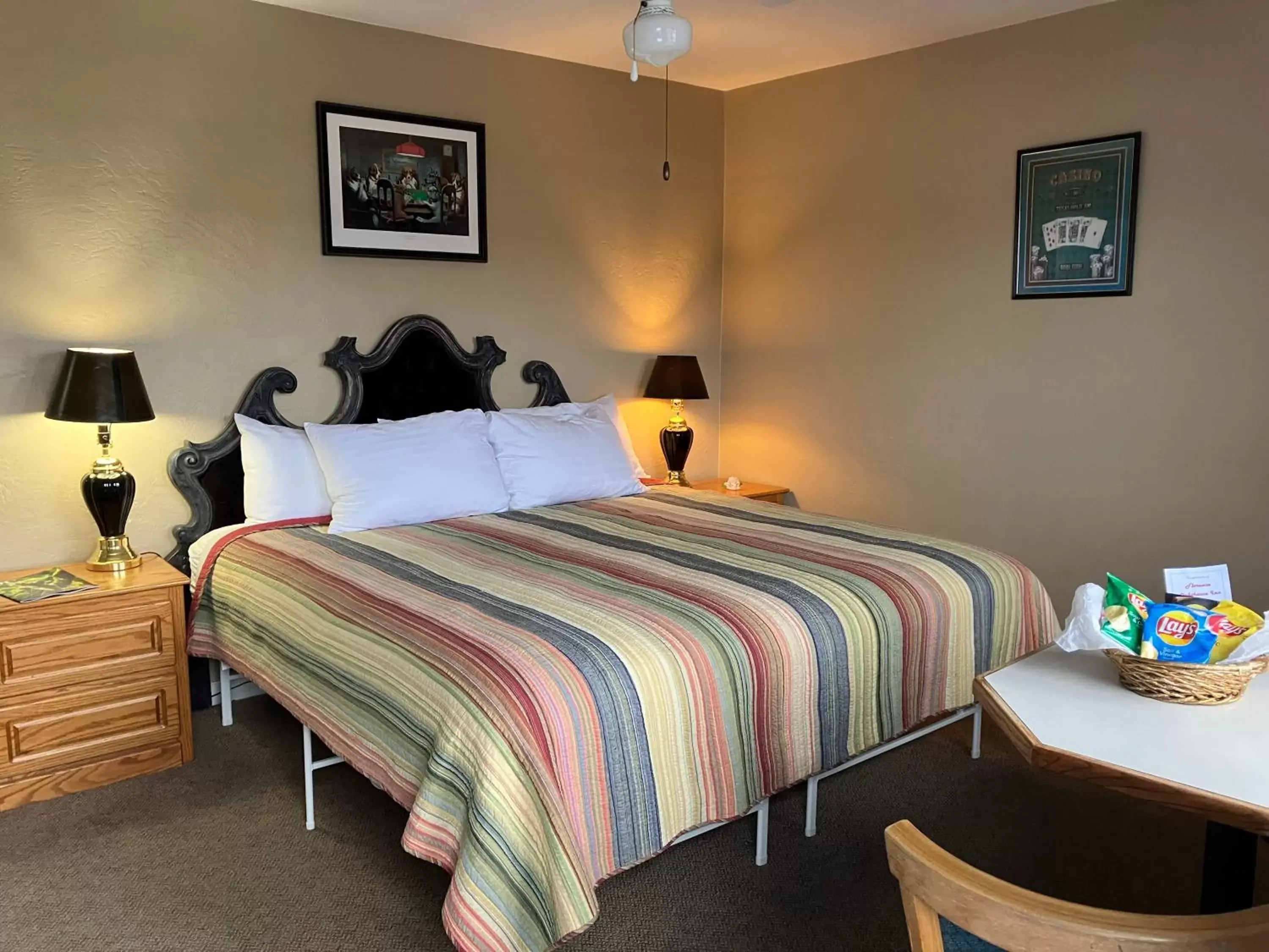 Standard King Room in Lighthouse Inn Standard King Room in Lighthouse Inn