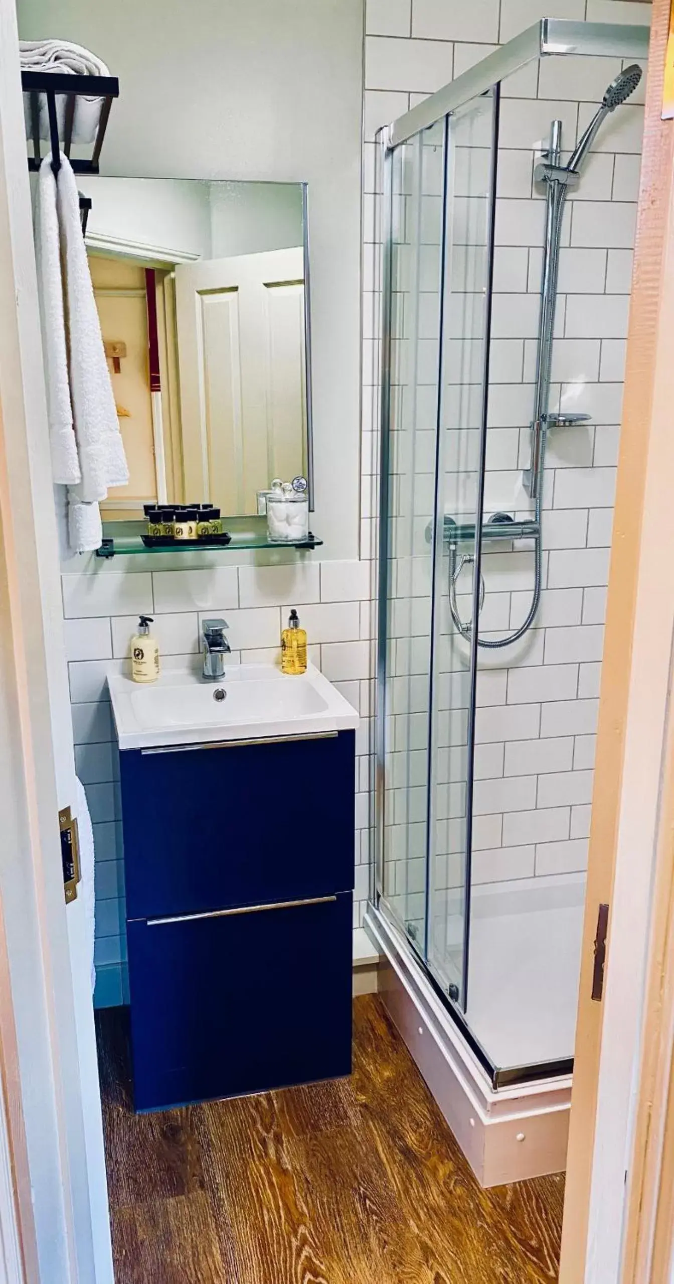 Standard Double Room in The Crown Inn at Benson Standard Double Room in The Crown Inn at Benson