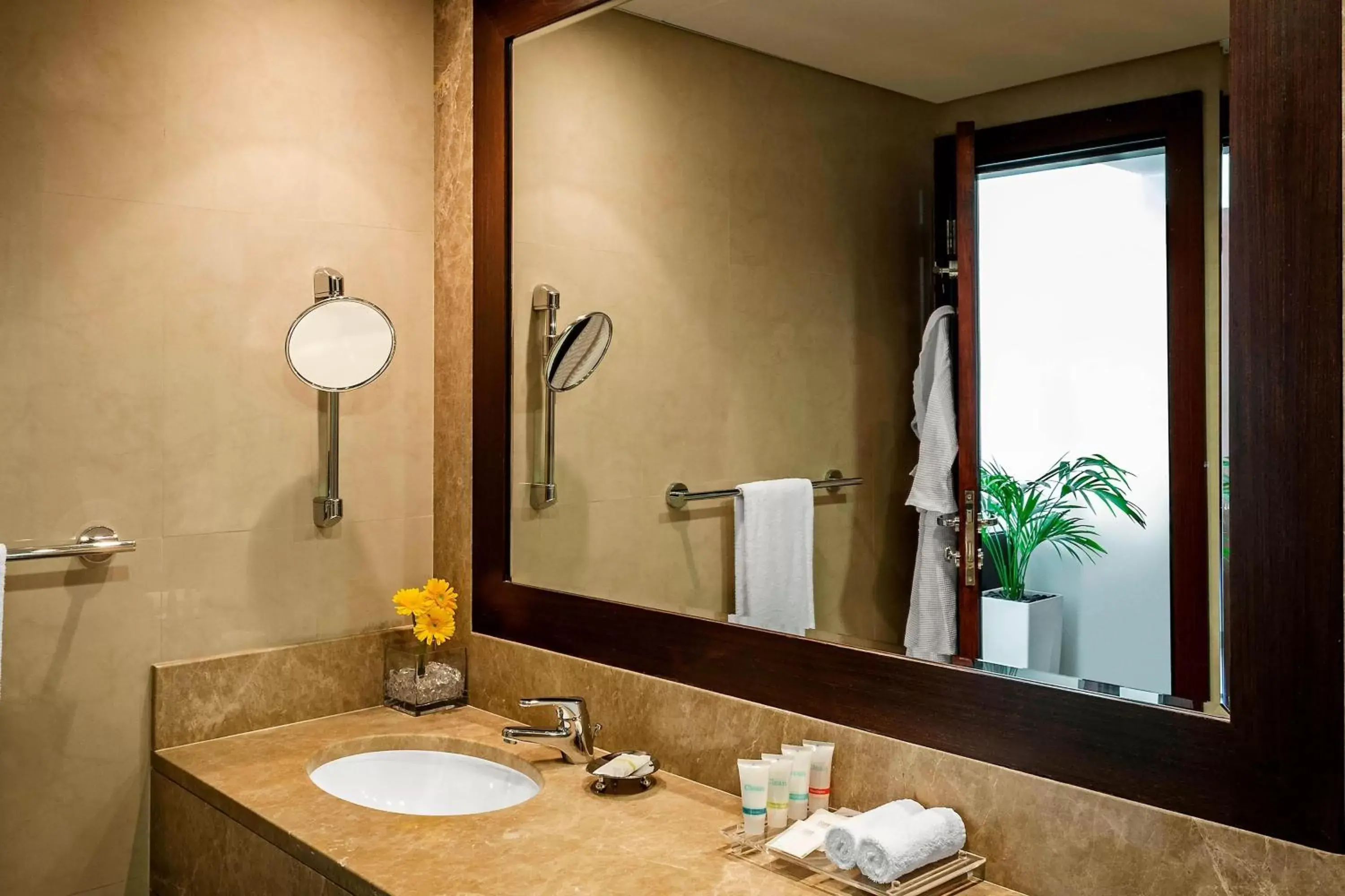 One Bedroom King Suite with Balcony - Complimentary shuttle service to Dubai Mall and Kite Beach in Four Points by Sheraton Sheikh Zayed Road One Bedroom King Suite with Balcony - Complimentary shuttle service to Dubai Mall and Kite Beach in Four Points by Sheraton Sheikh Zayed Road