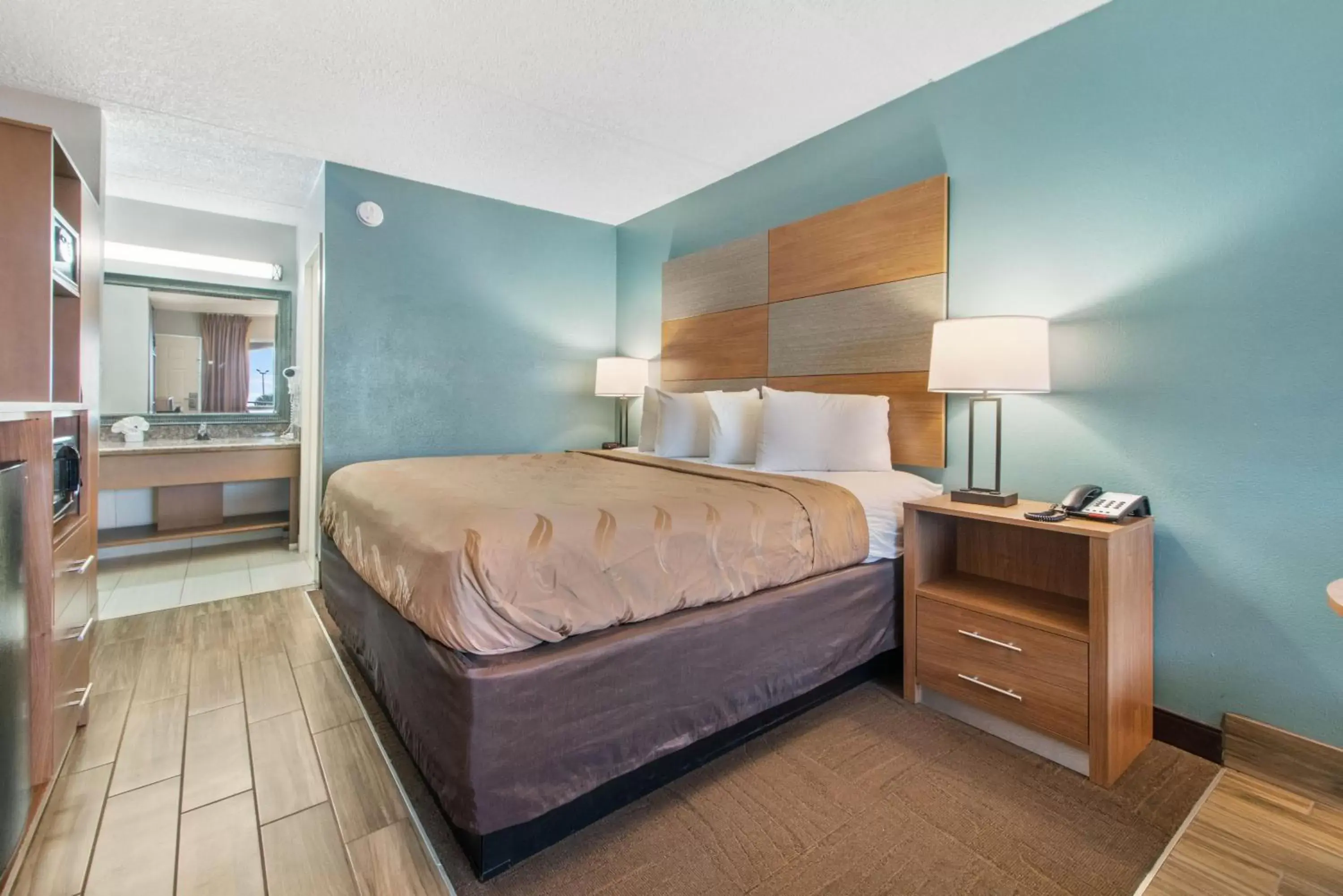 King Room with Partial Sea View in Beachfront Palms Hotel King Room with Partial Sea View in Beachfront Palms Hotel