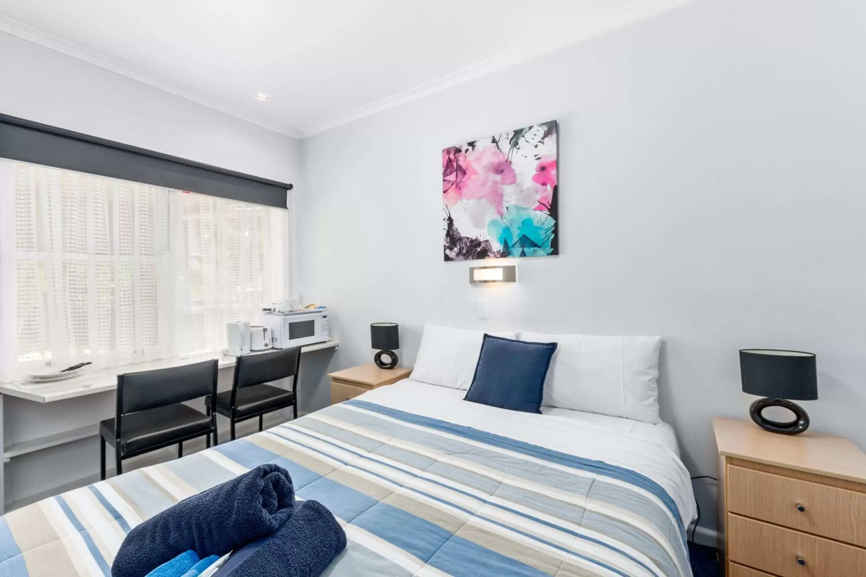 Queen Room in Wattle Grove Motel Maryborough Queen Room in Wattle Grove Motel Maryborough