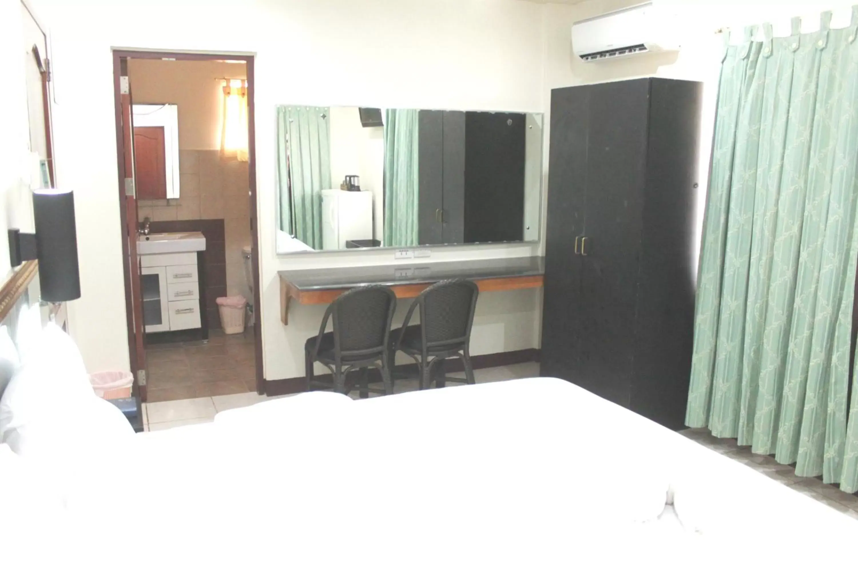 Deluxe Double or Twin Room in Lost Horizon Beach Dive Resort Deluxe Double or Twin Room in Lost Horizon Beach Dive Resort