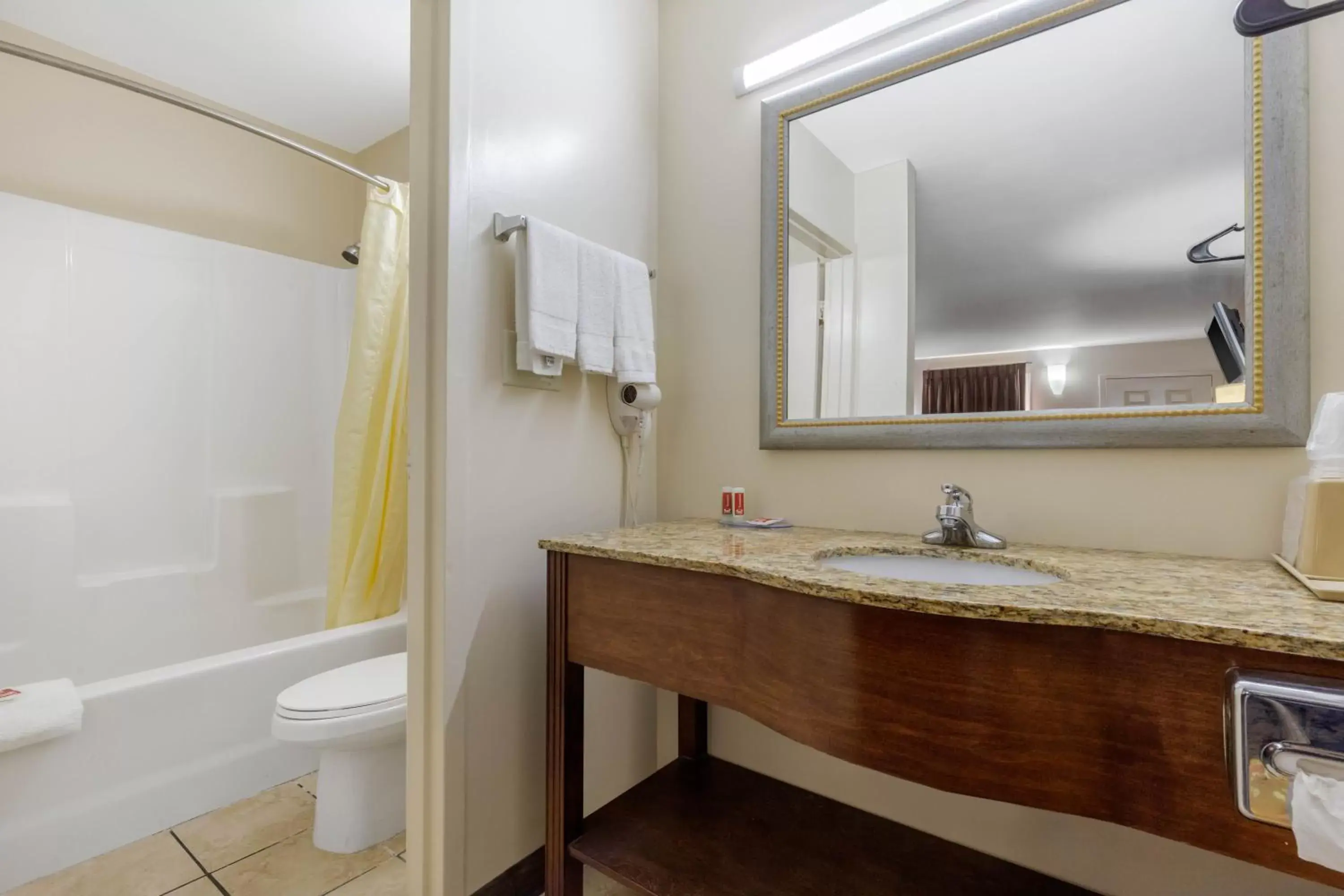 Standard King Room - Smoking in Econo Lodge Gaffney Standard King Room - Smoking in Econo Lodge Gaffney