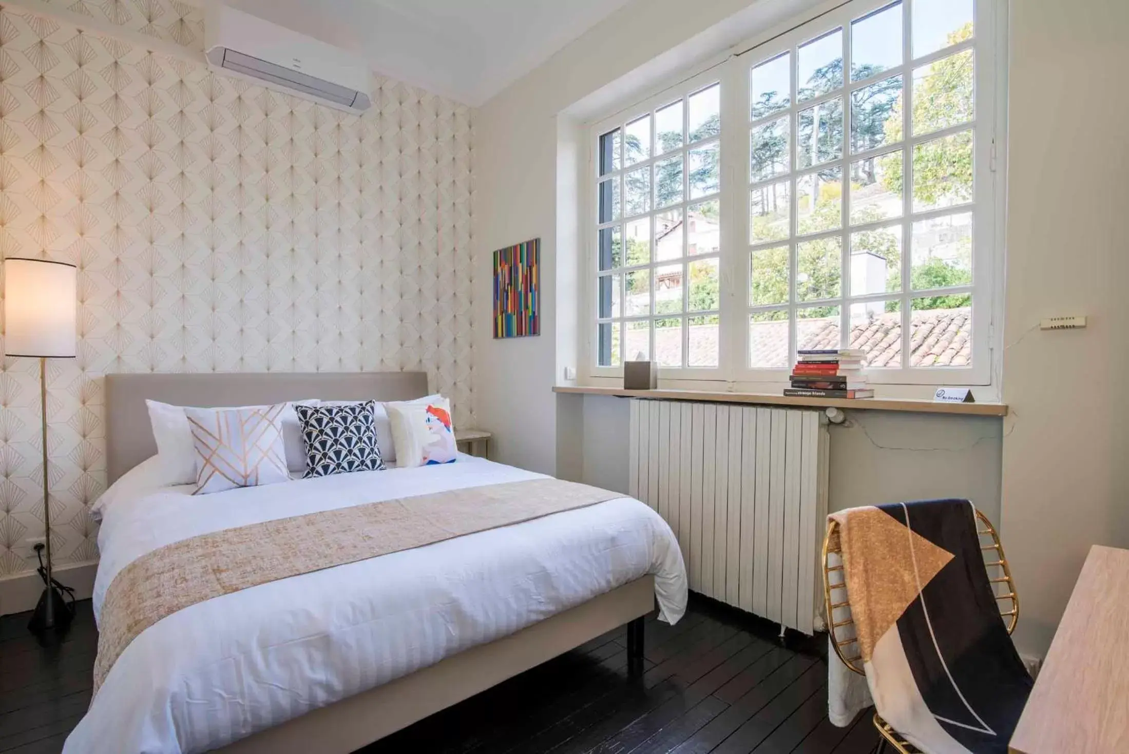 Small Double Room in Quand la ville dort Small Double Room in Quand la ville dort