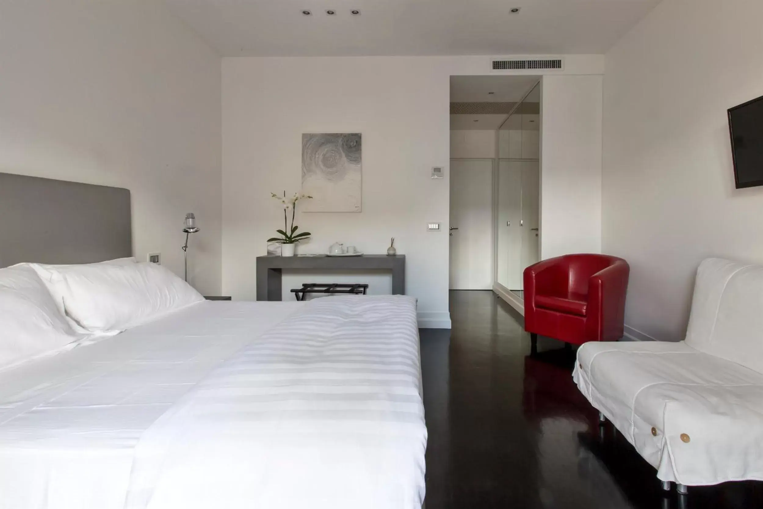 Large Double Room in Xenia Guest House Large Double Room in Xenia Guest House