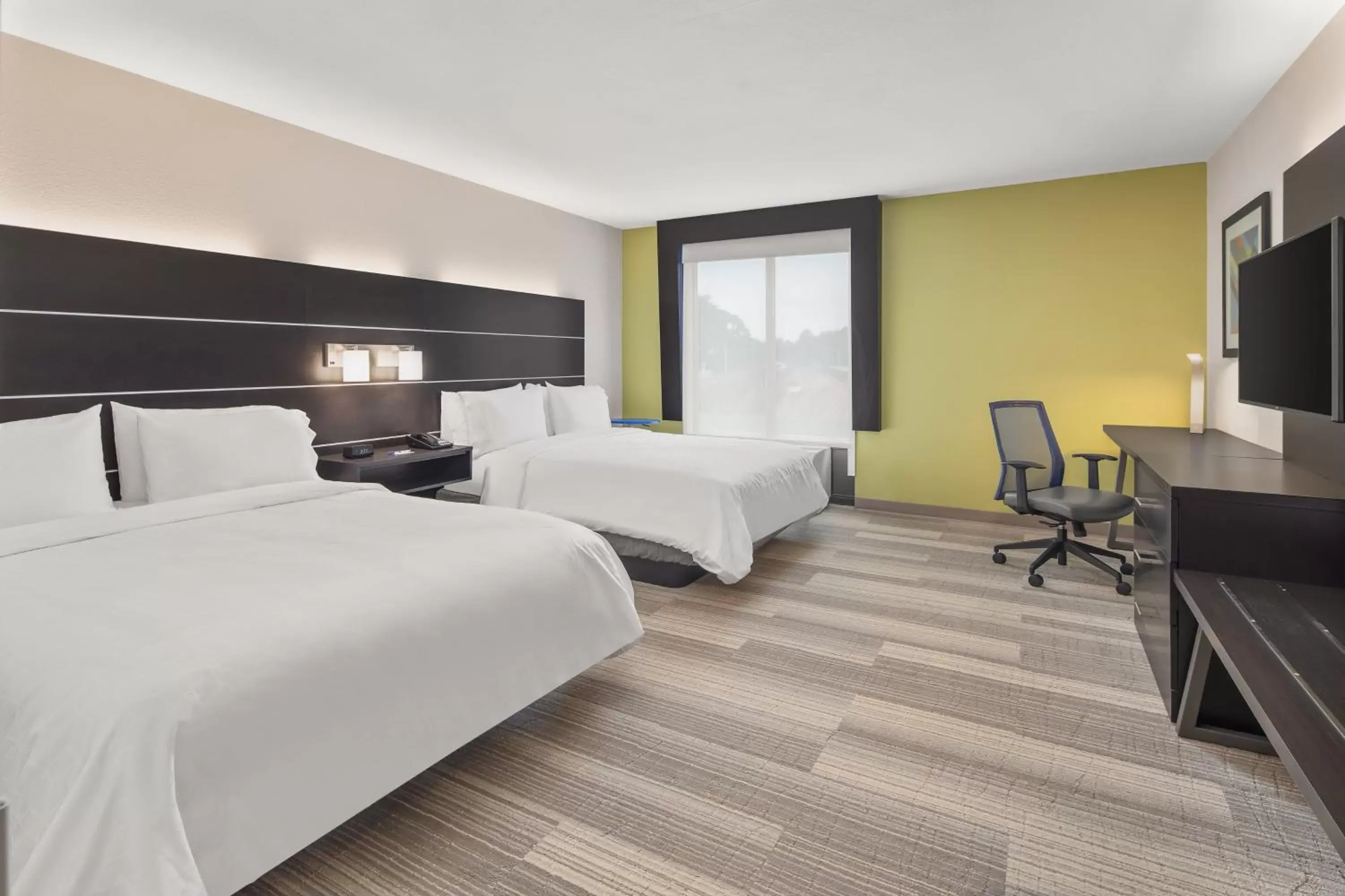 Standard Double Room with Two Double Beds and Mobility Accessible Roll-In Shower in Holiday Inn Express & Suites - Hardeeville-Hilton Head by IHG Standard Double Room with Two Double Beds and Mobility Accessible Roll-In Shower in Holiday Inn Express & Suites - Hardeeville-Hilton Head by IHG