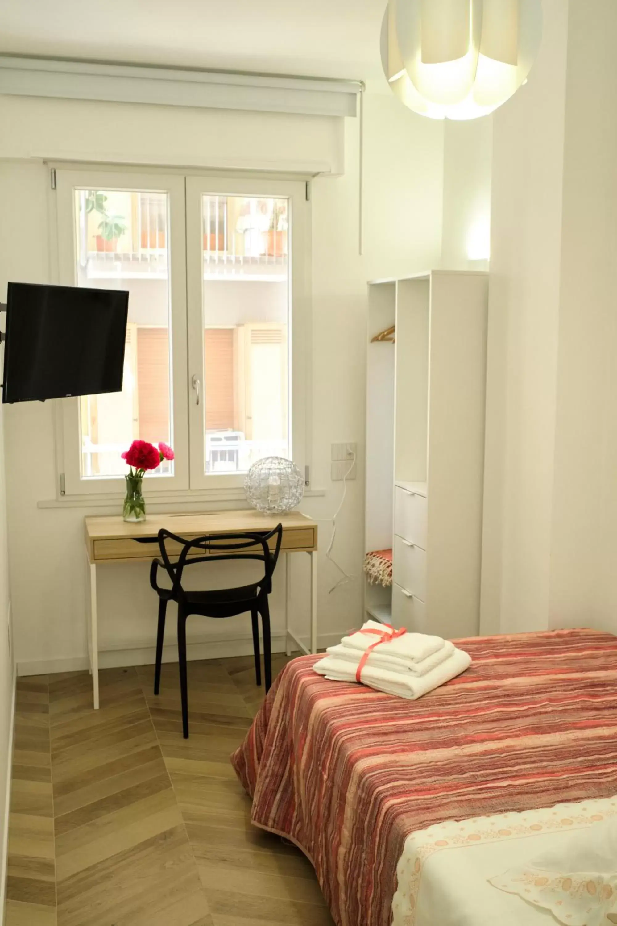 Single Room with Private Bathroom in DANLÚ Single Room with Private Bathroom in DANLÚ