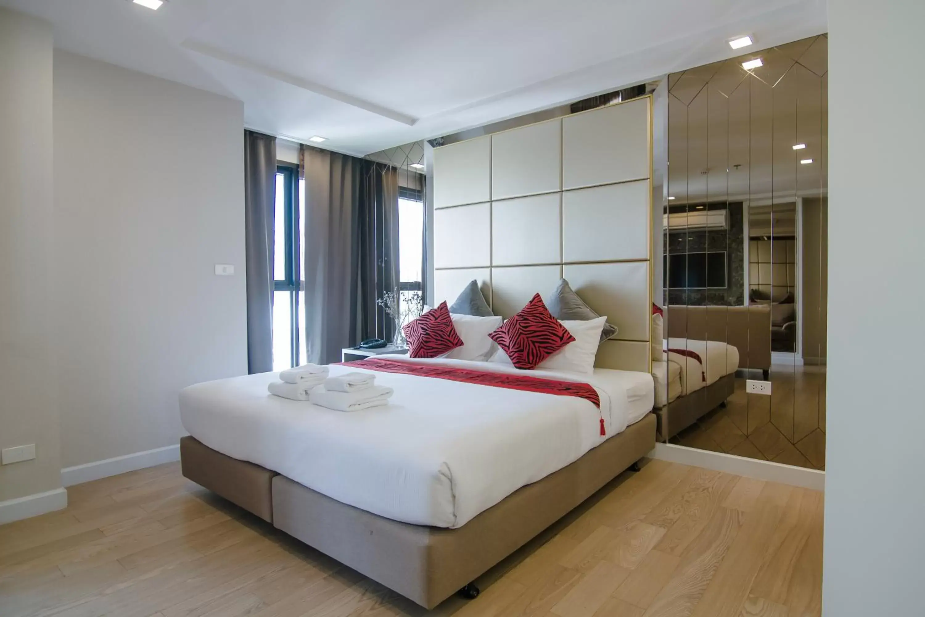 Executive Suite in Hope Land Hotel Sukhumvit 8 Executive Suite in Hope Land Hotel Sukhumvit 8