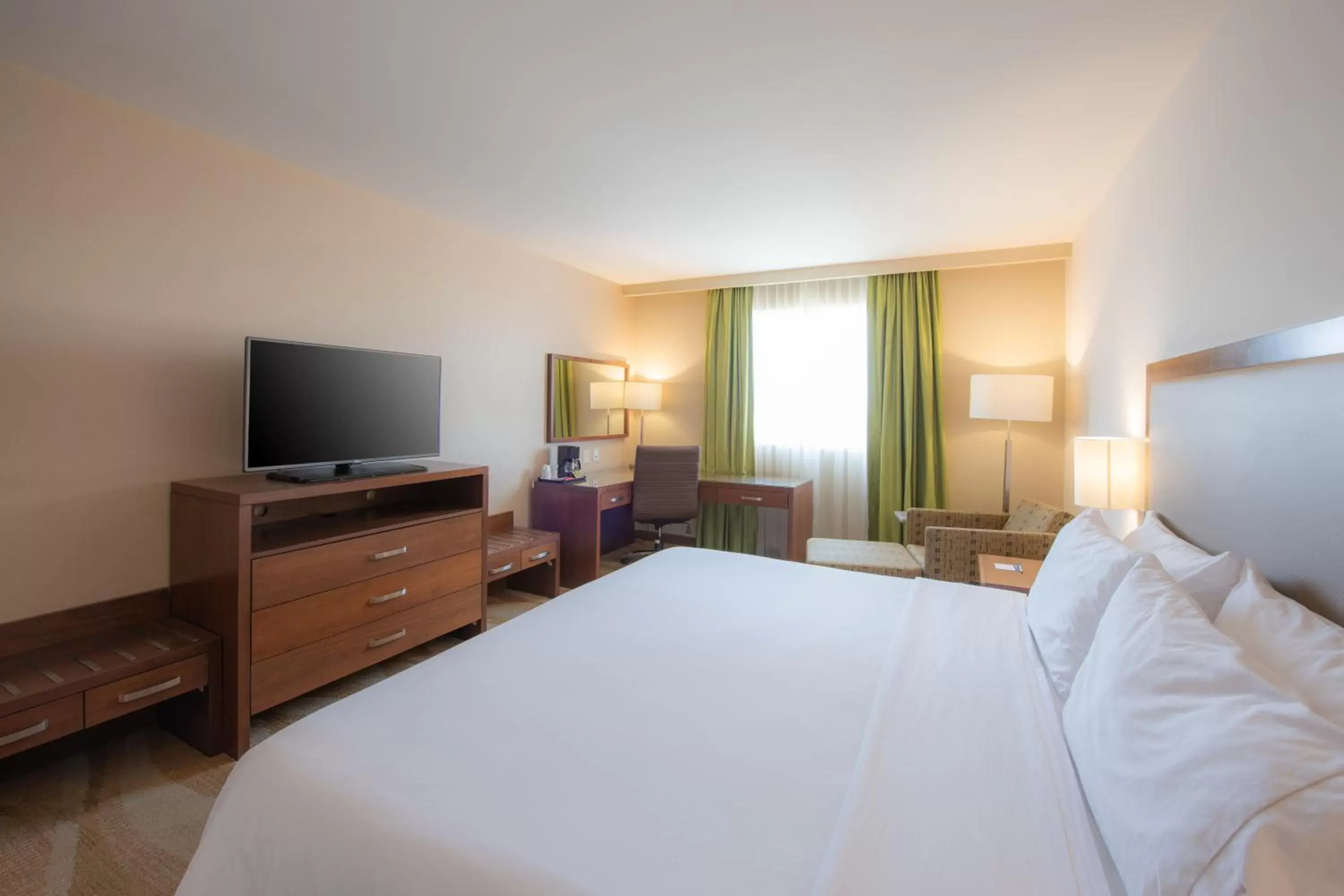 Standard Queen Room with Two Queen Beds - Top Floor in Holiday Inn Express and Suites Celaya by IHG Standard Queen Room with Two Queen Beds - Top Floor in Holiday Inn Express and Suites Celaya by IHG
