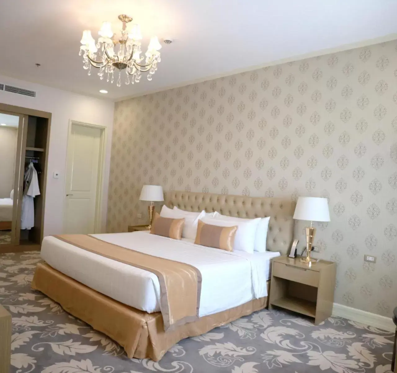 Club King Room in Rizal Park Hotel Club King Room in Rizal Park Hotel