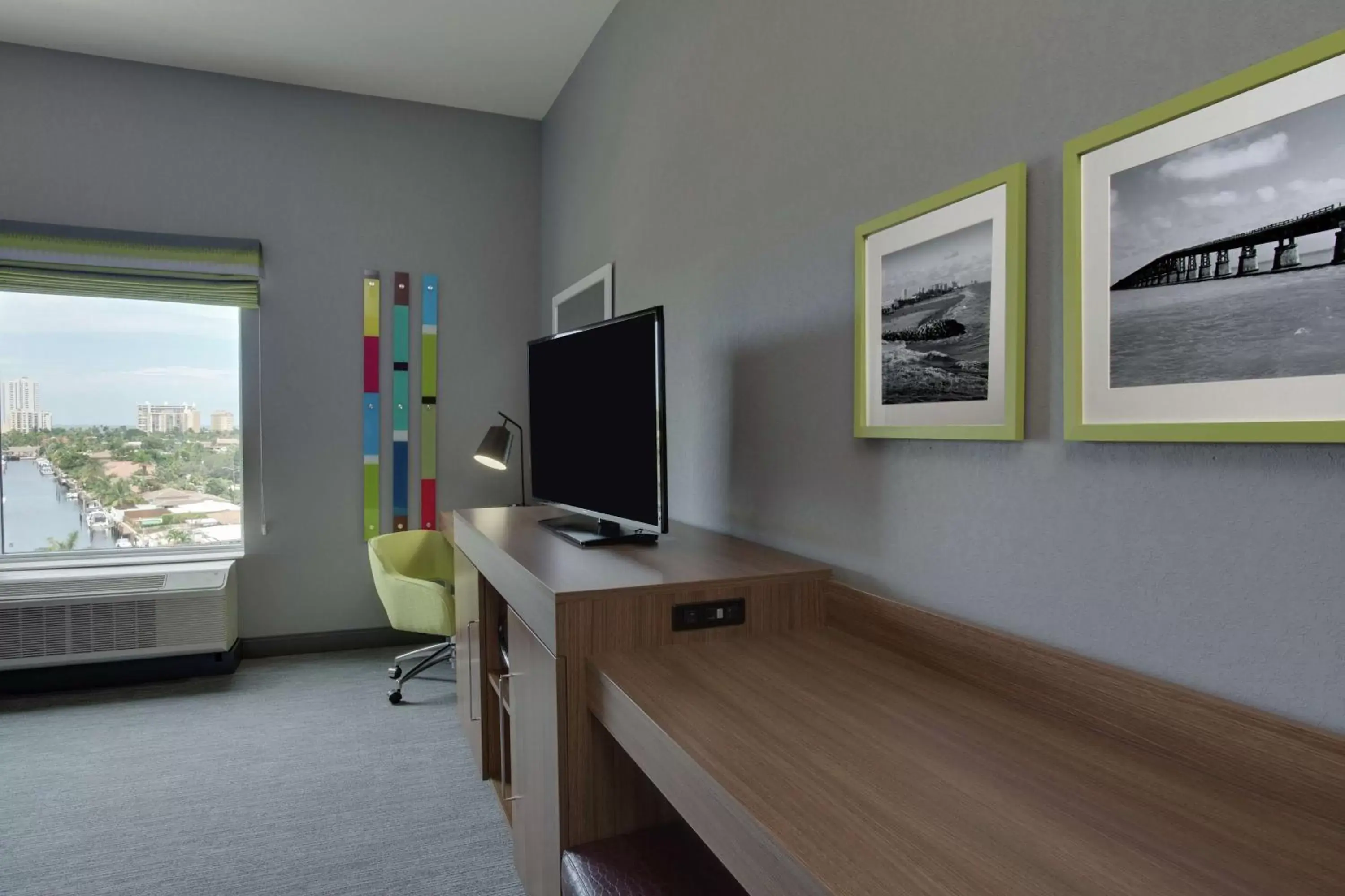 Queen Room with Two Queen Beds - Hearing Access/Non-Smoking in Hampton Inn Fort Lauderdale Pompano Beach Queen Room with Two Queen Beds - Hearing Access/Non-Smoking in Hampton Inn Fort Lauderdale Pompano Beach