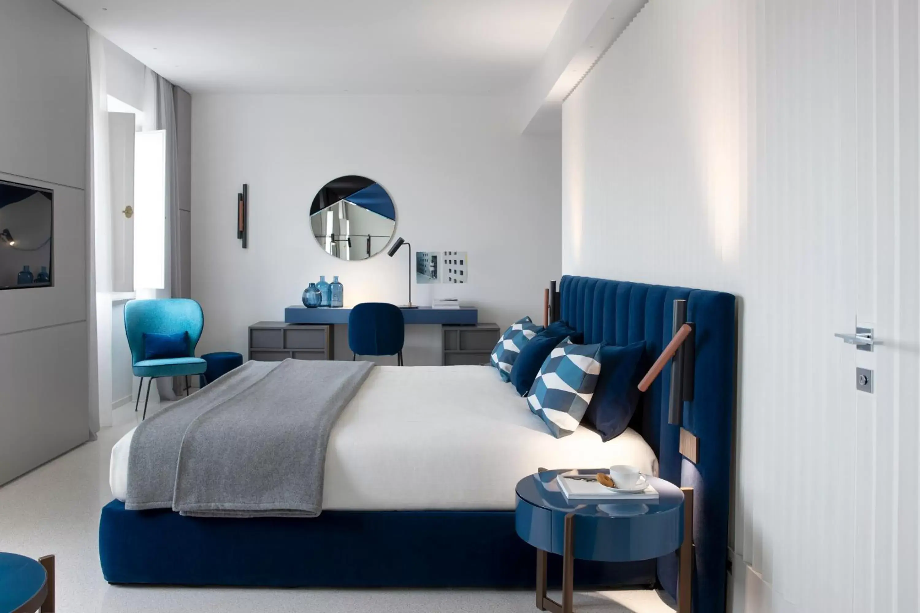 Suite with Balcony in Hotel Plaza e de Russie - Relais & Châteaux Suite with Balcony in Hotel Plaza e de Russie - Relais & Châteaux