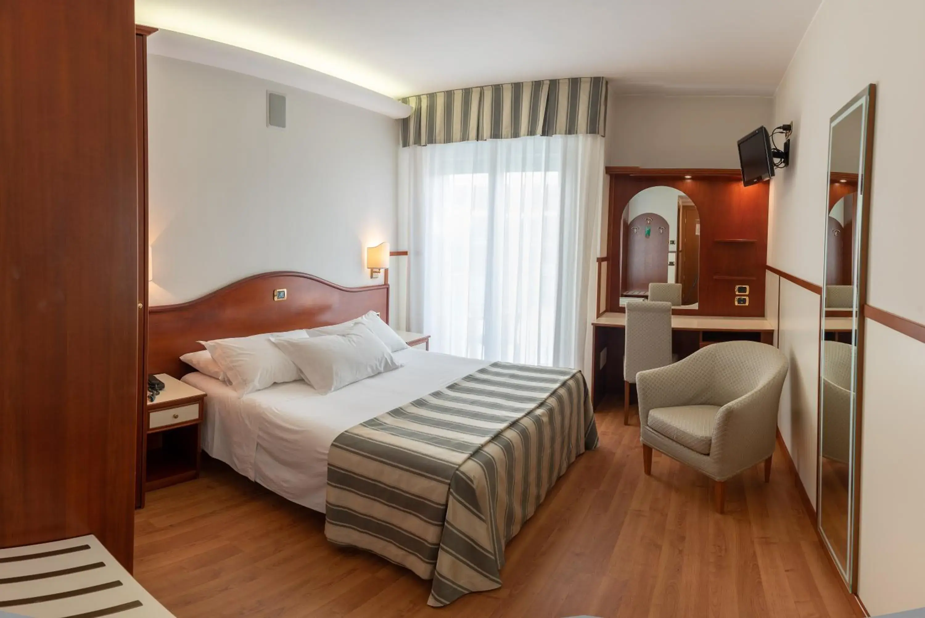 Double Room with Lateral Sea View in Hotels Vidi Miramare & Delfino Double Room with Lateral Sea View in Hotels Vidi Miramare & Delfino
