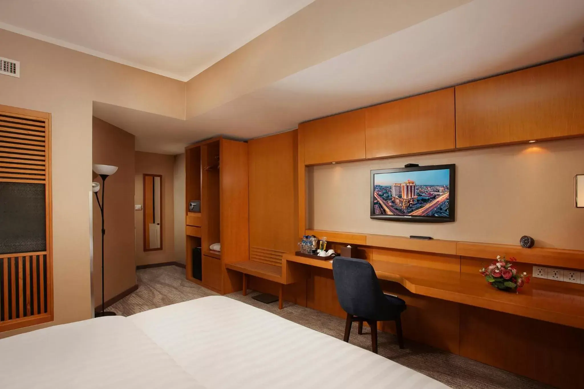 Deluxe Room with King Bed - single occupancy in Ramada Ulaanbaatar City Center Deluxe Room with King Bed - single occupancy in Ramada Ulaanbaatar City Center