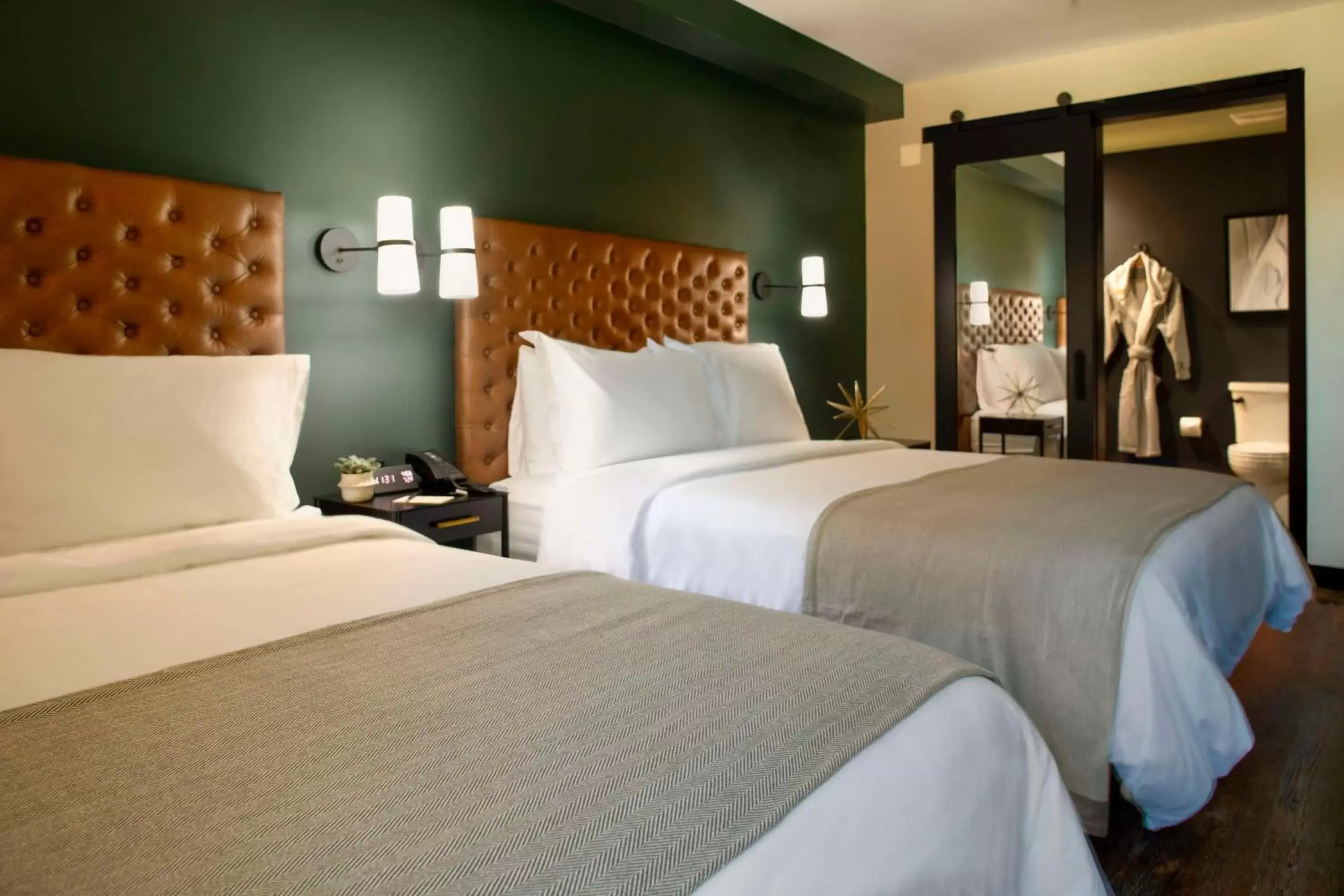 Queen Room with City View and Tub - Mobility/Hearing Access in The Lloyd Stamford, Tapestry Collection by Hilton Queen Room with City View and Tub - Mobility/Hearing Access in The Lloyd Stamford, Tapestry Collection by Hilton