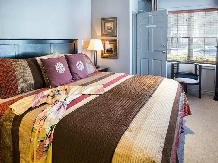 Deluxe King Room in Inn on the Harbour and Telegraph House Deluxe King Room in Inn on the Harbour and Telegraph House