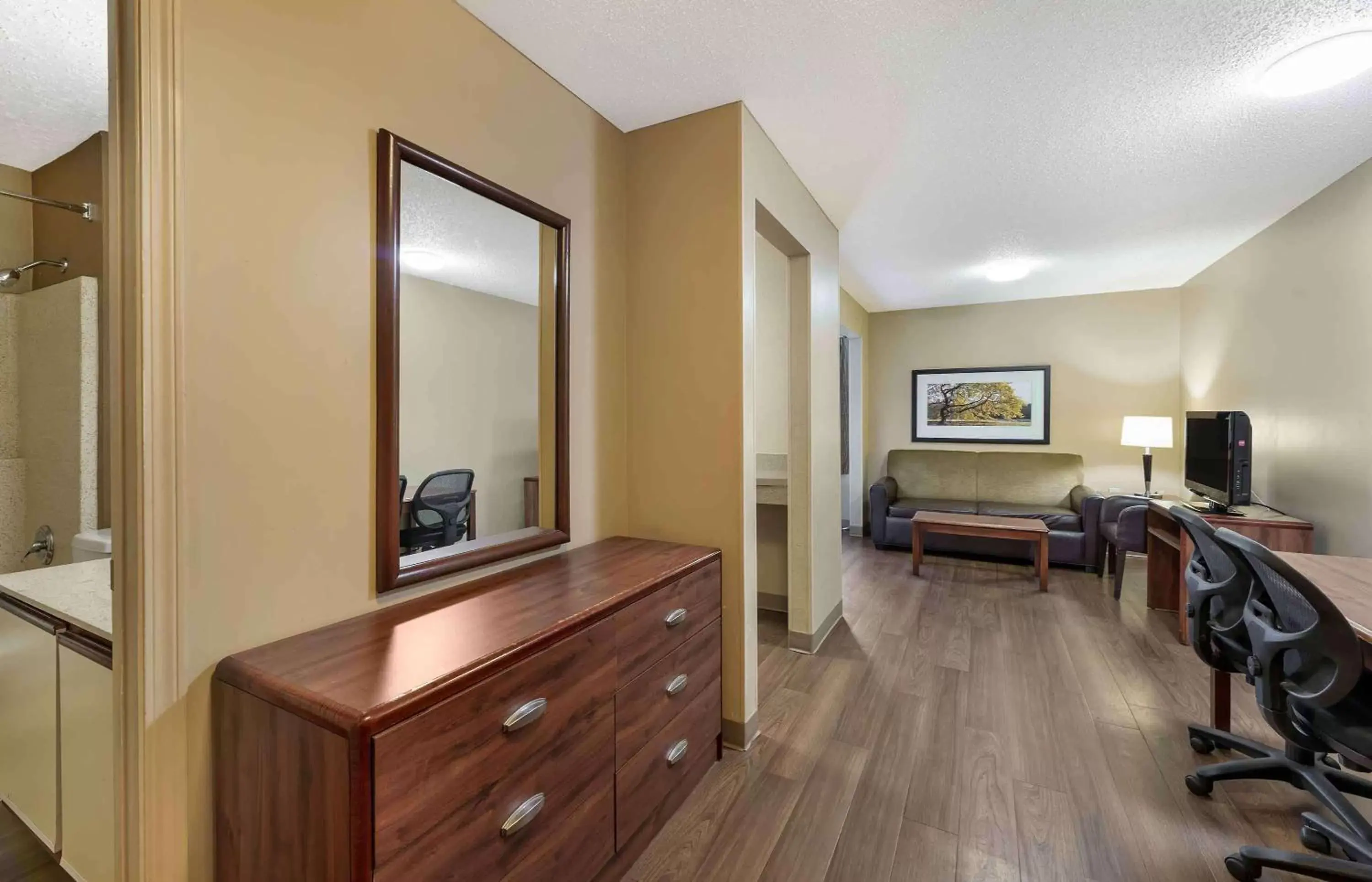 Deluxe Studio with 1 Queen Bed - Non-Smoking in Extended Stay America Suites - Cleveland - Great Northern Mall Deluxe Studio with 1 Queen Bed - Non-Smoking in Extended Stay America Suites - Cleveland - Great Northern Mall