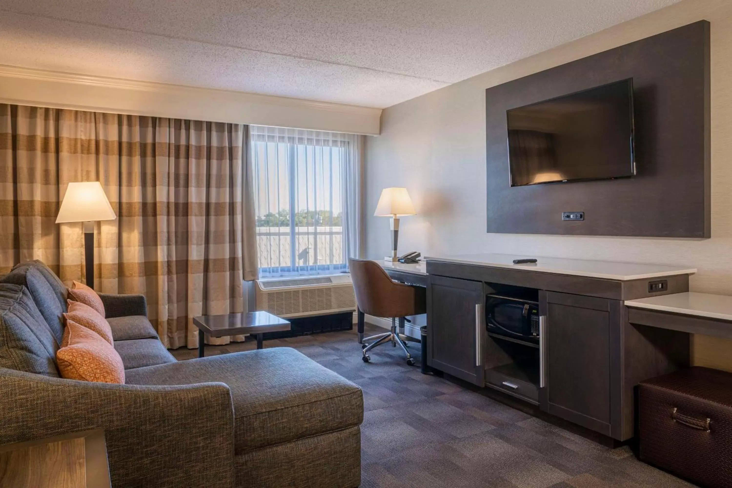 King Suite - single occupancy - Non-Smoking in Hampton Inn Carlstadt At The Meadowlands King Suite - single occupancy - Non-Smoking in Hampton Inn Carlstadt At The Meadowlands