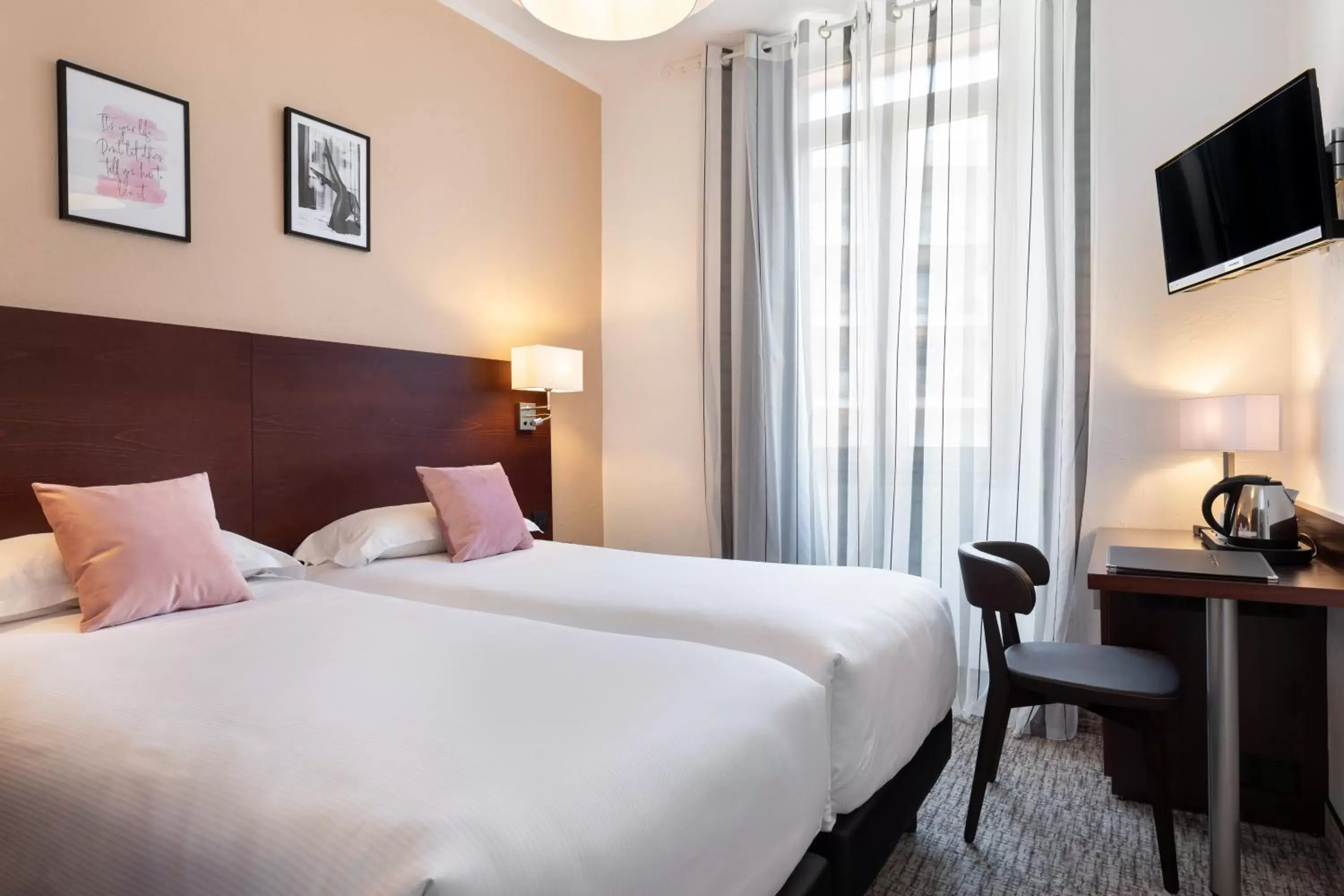 Standard Double Room in Best Western Hôtel des Orangers Cannes Standard Double Room in Best Western Hôtel des Orangers Cannes