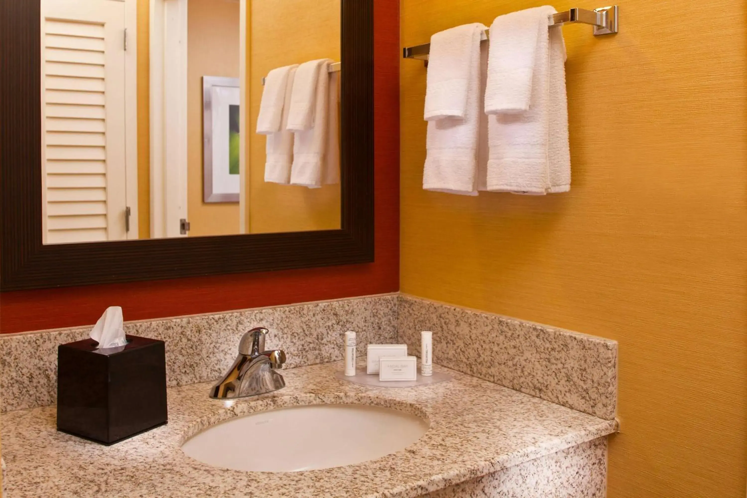 Mobility/Hearing Accessible Guestroom Two Doubles Tub in Sonesta Select Birmingham Colonnade Mobility/Hearing Accessible Guestroom Two Doubles Tub in Sonesta Select Birmingham Colonnade