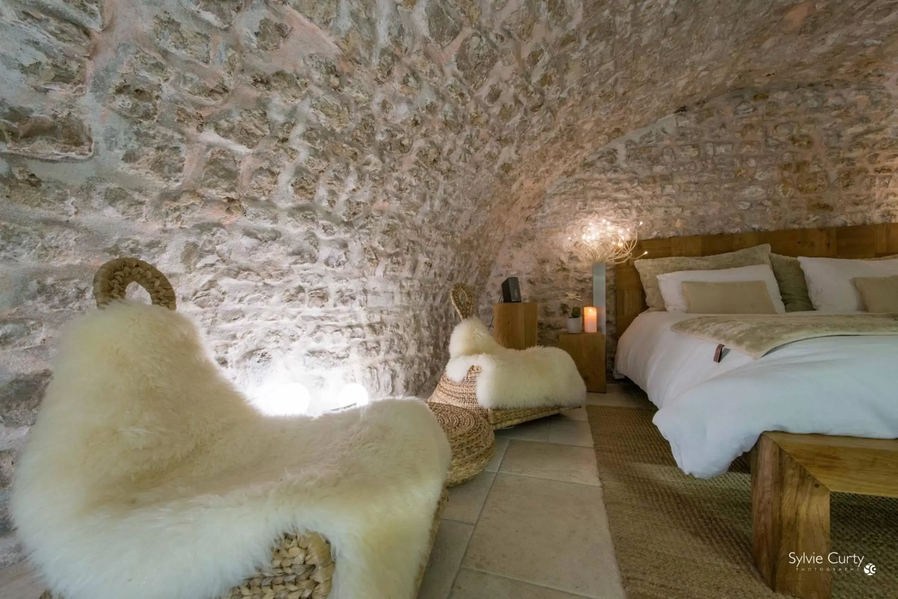 Deluxe Double Room with Bath - single occupancy in Entre Hotes Deluxe Double Room with Bath - single occupancy in Entre Hotes