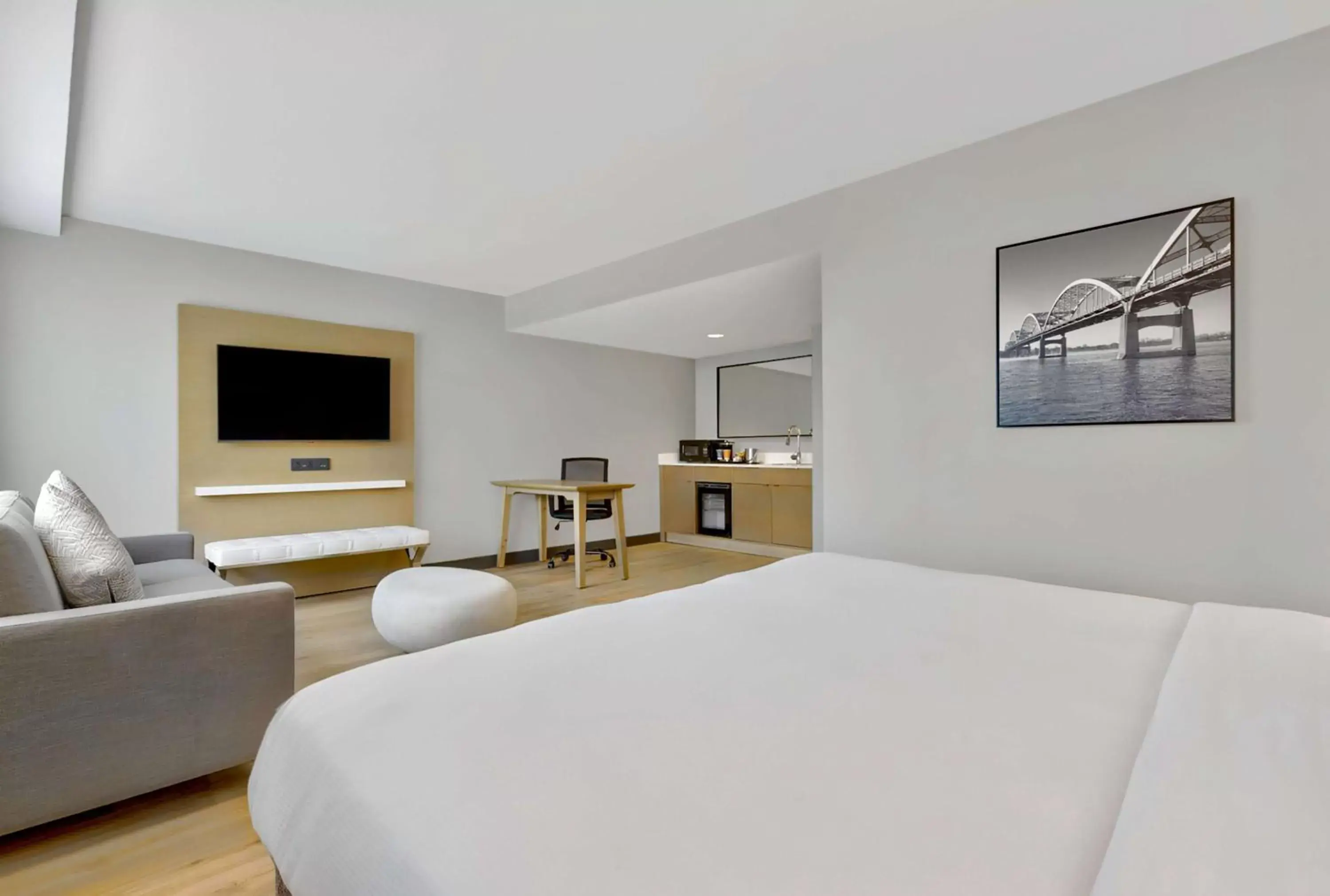 King Room with Partial View in DoubleTree by Hilton Davenport King Room with Partial View in DoubleTree by Hilton Davenport