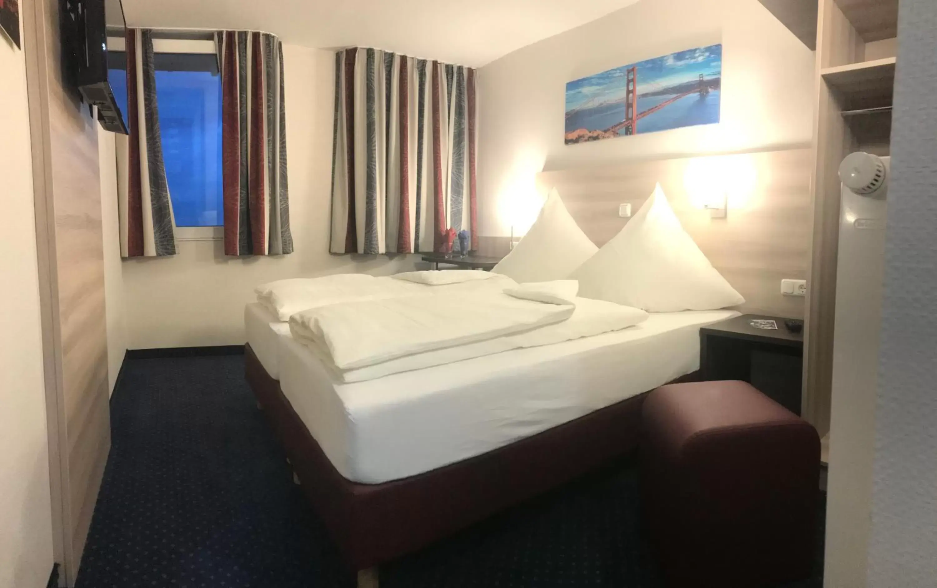 Double Room in Motel 44 Double Room in Motel 44