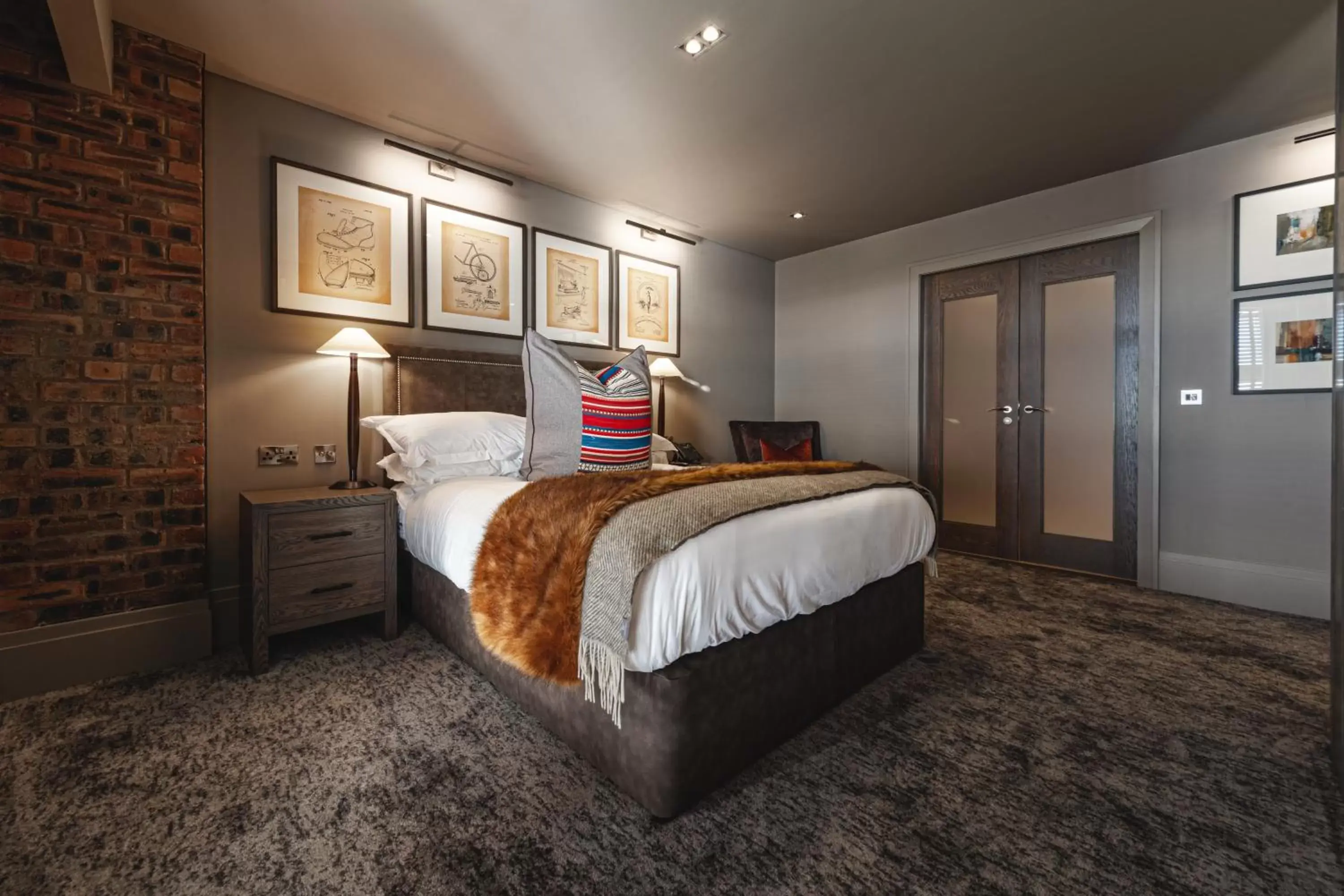 Signature Suite in Dakota Eurocentral Signature Suite in Dakota Eurocentral