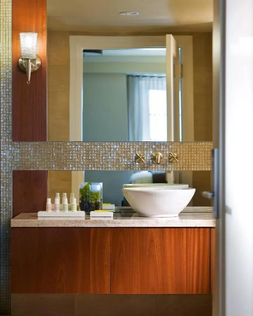 King Room with Water View in Forty 1 North King Room with Water View in Forty 1 North