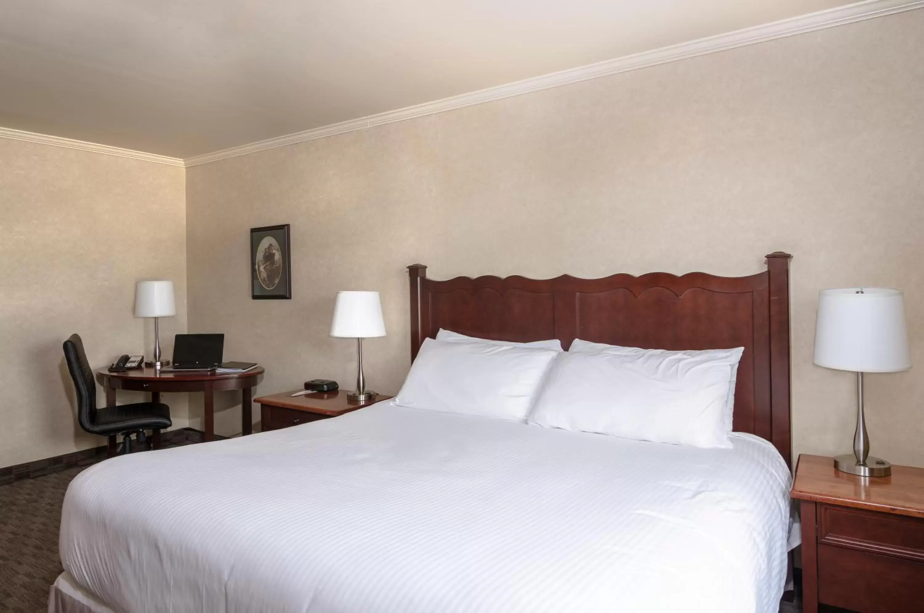 Executive King Room in Mount Peyton Resort & Conference Centre Executive King Room in Mount Peyton Resort & Conference Centre