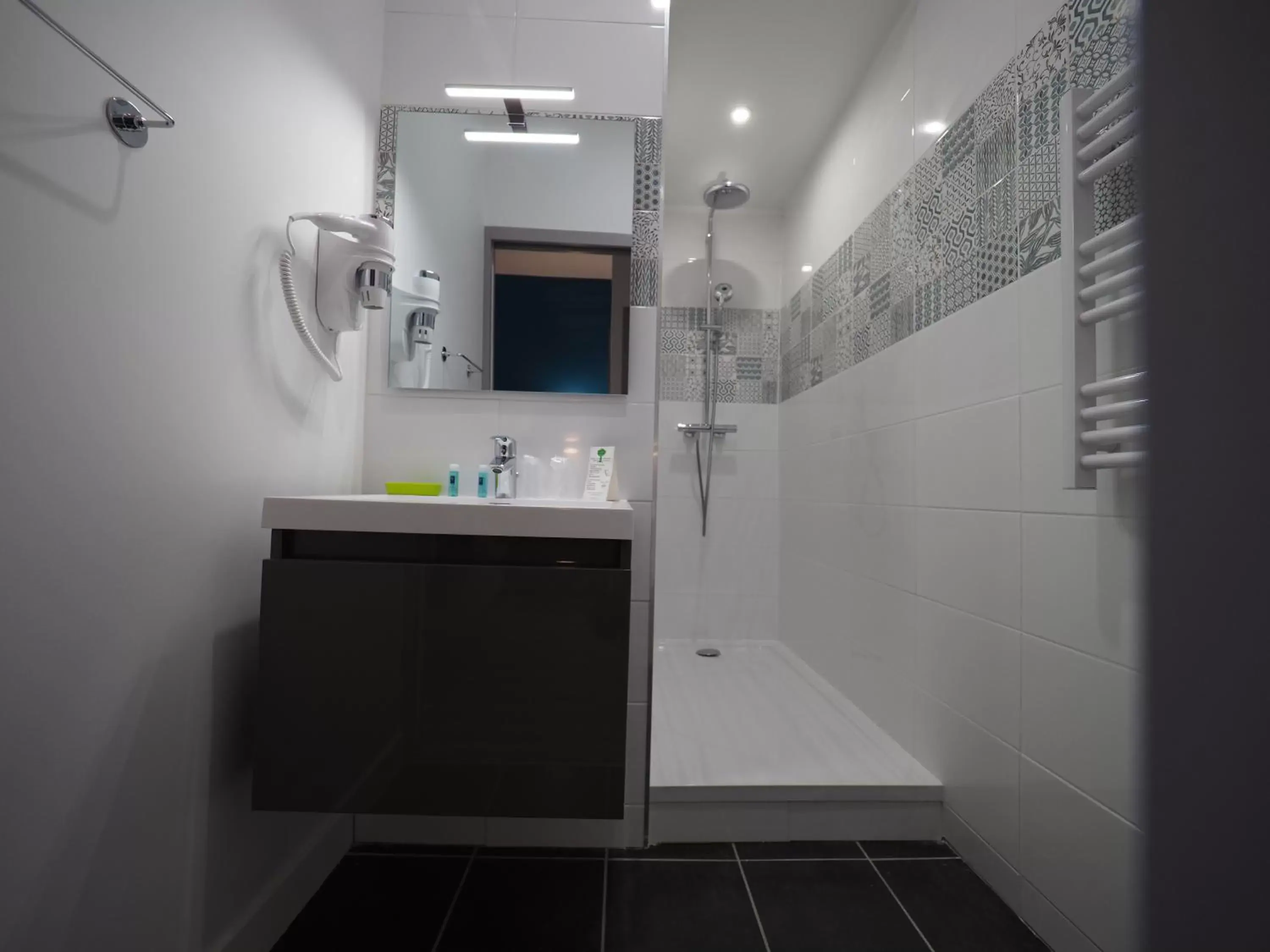 Comfort Double Room in Hôtel Le Biarritz - Vichy Comfort Double Room in Hôtel Le Biarritz - Vichy