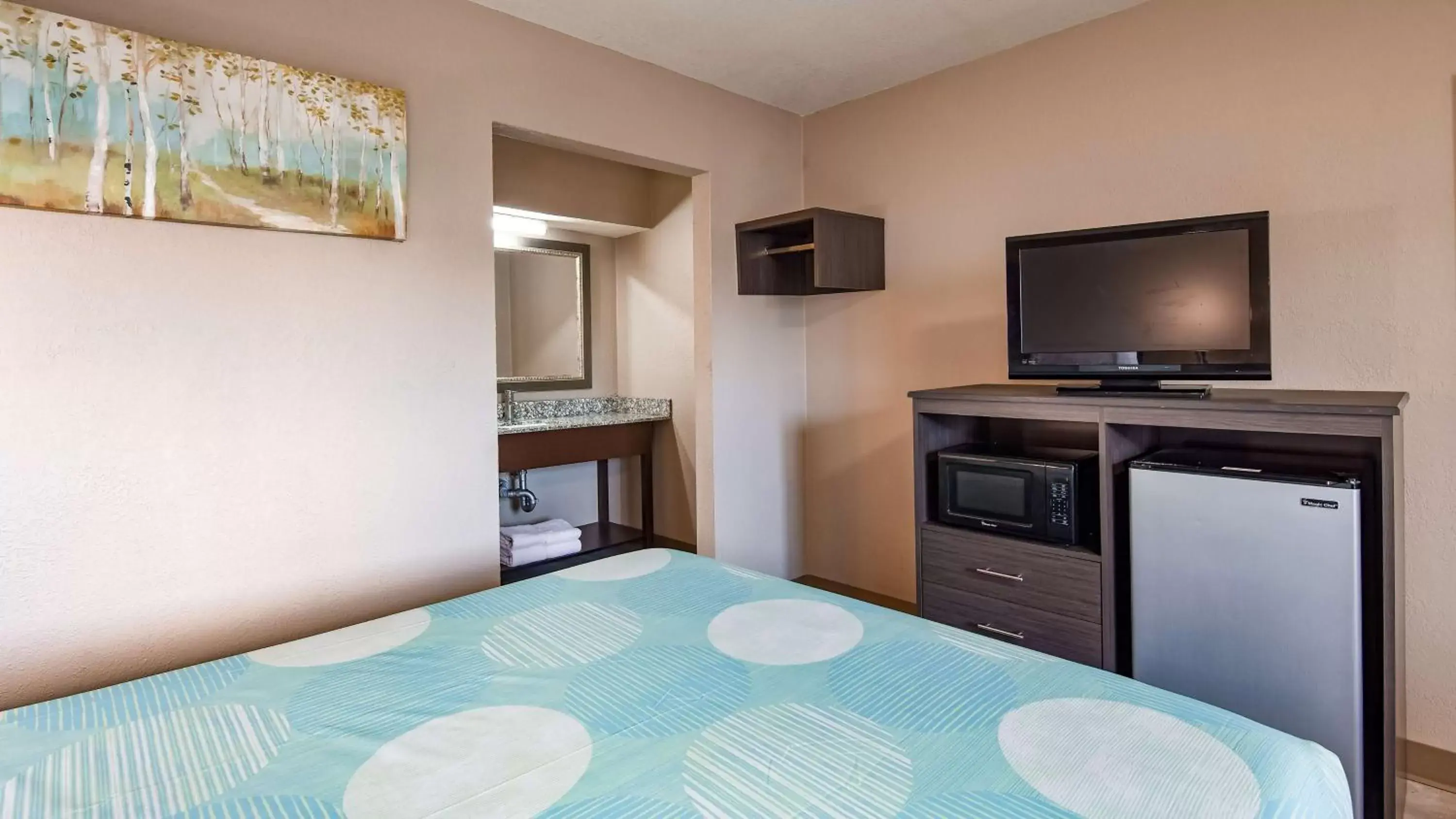 Queen Room - Smoking in SureStay Hotel By Best Western Olathe Queen Room - Smoking in SureStay Hotel By Best Western Olathe